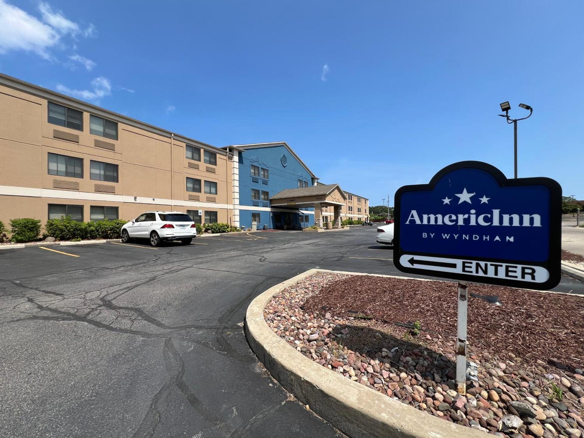 AmericInn by Wyndham Glendale Milwaukee photo 6