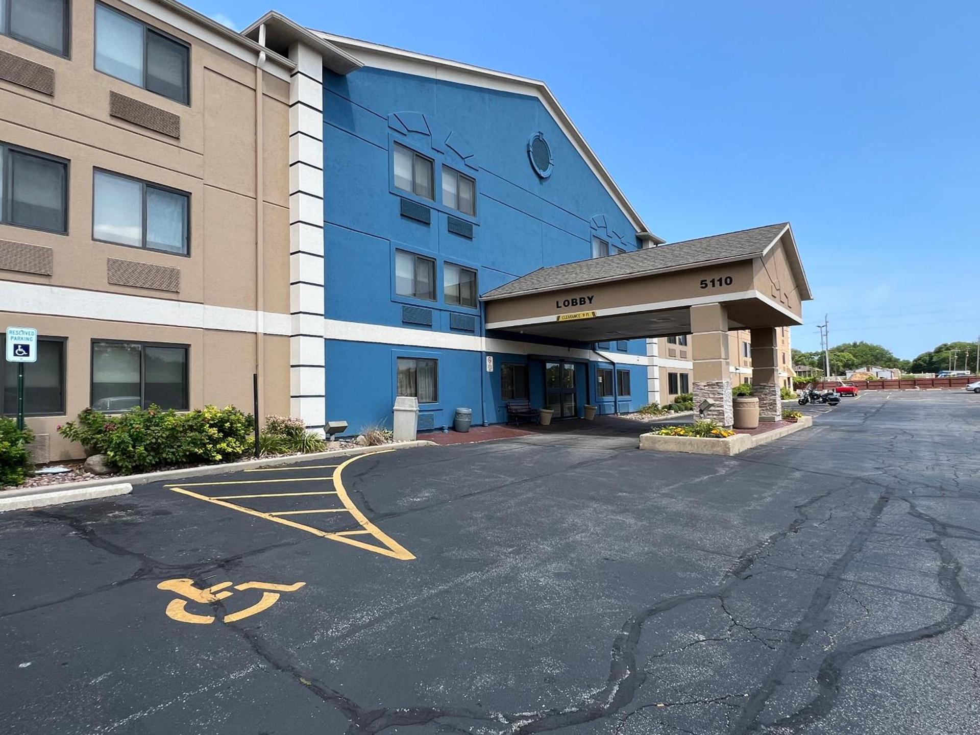 AmericInn by Wyndham Glendale Milwaukee photo 39