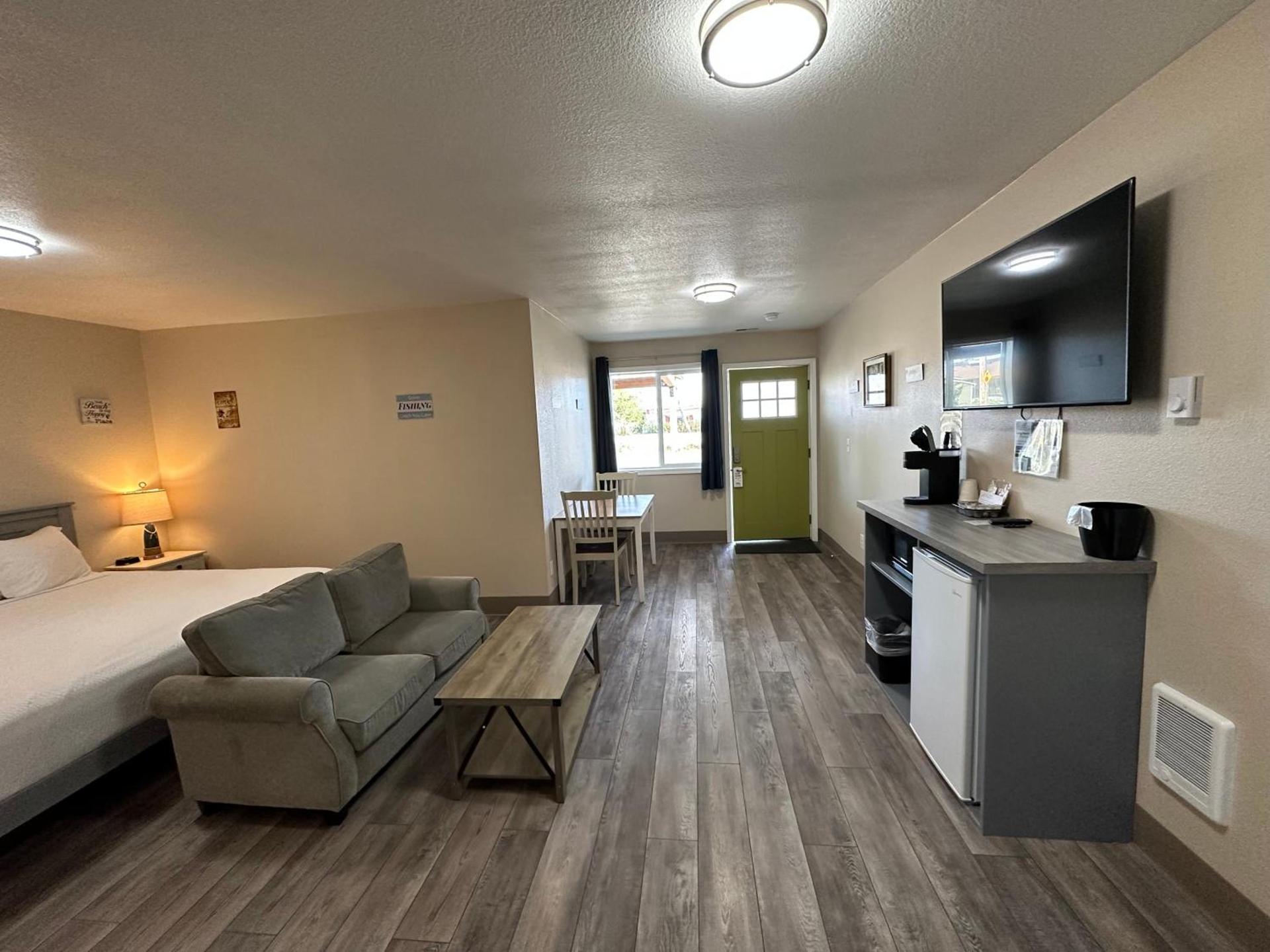 Coastal Inn and Suites photo 21