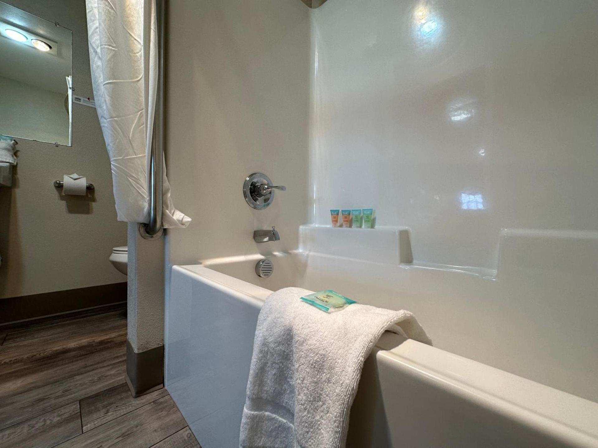 Coastal Inn and Suites photo 23