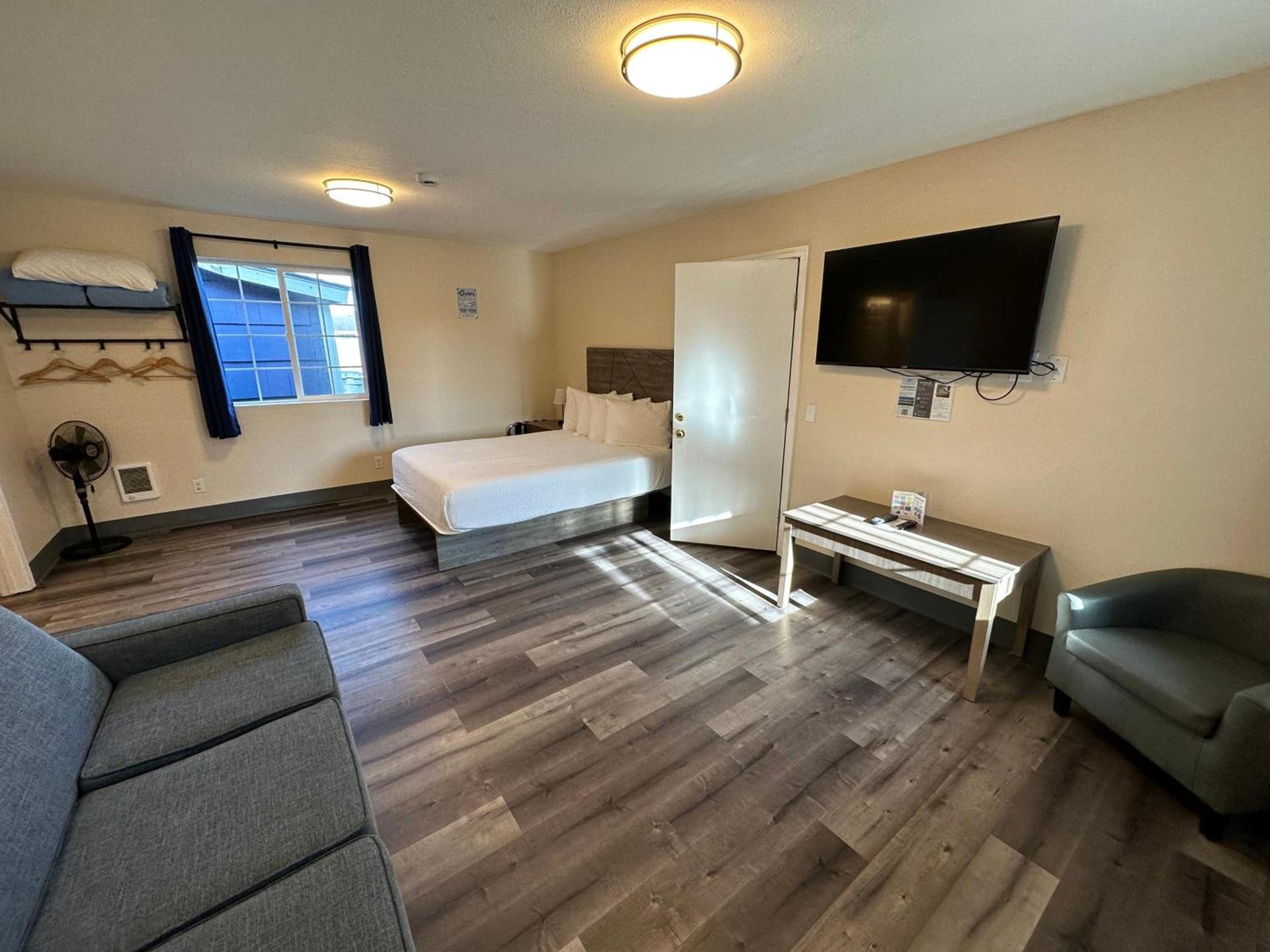 Coastal Inn and Suites photo 29