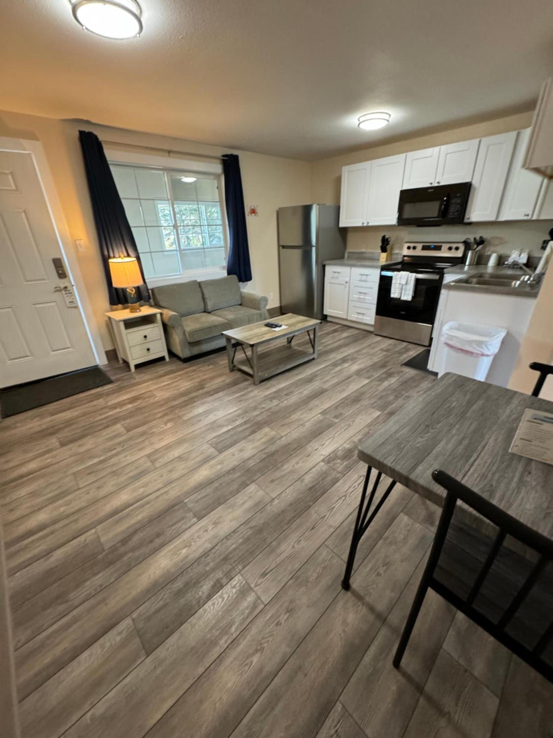 Coastal Inn and Suites photo 41