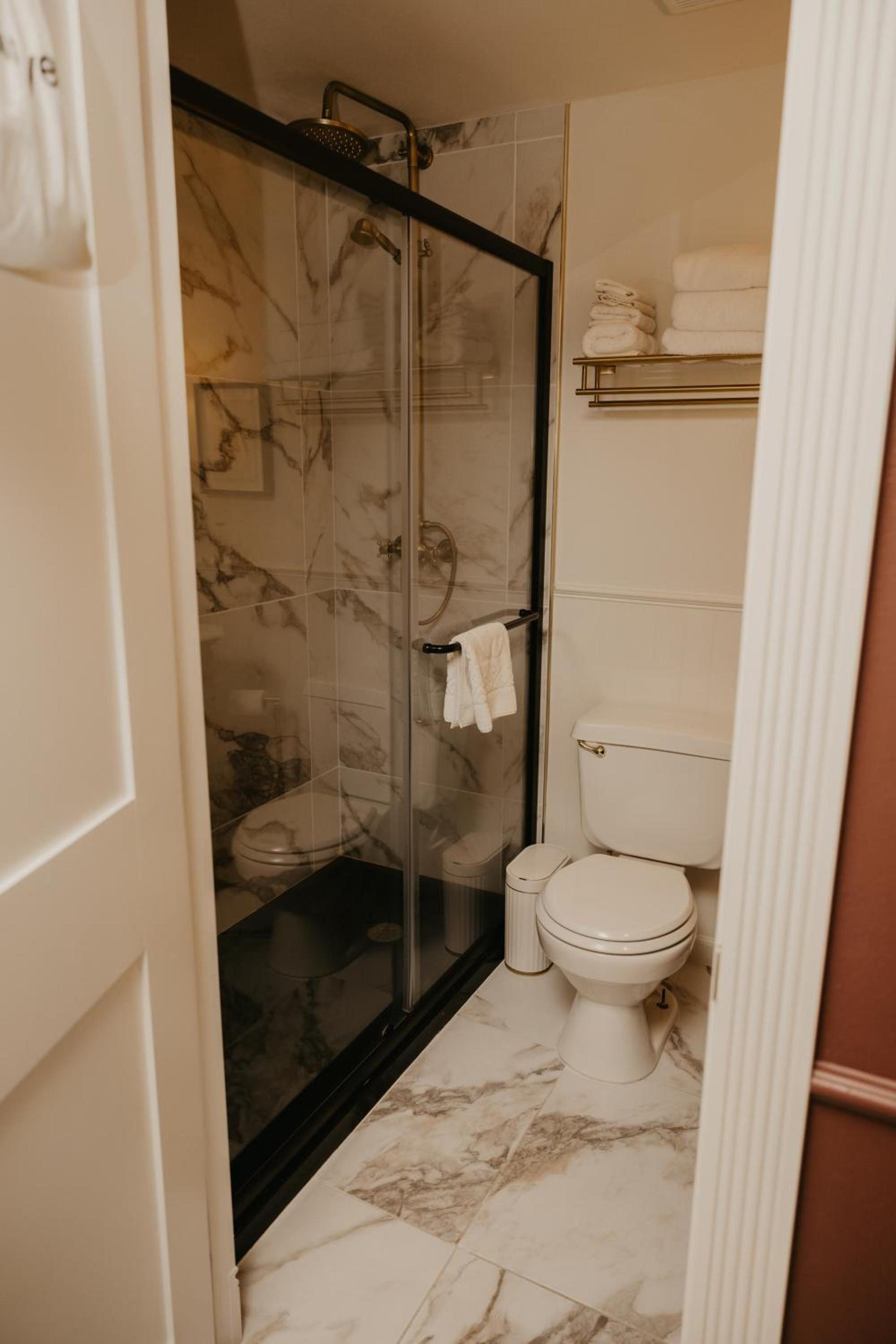 The Brooks Hotel Restaurant and Lounge photo 50
