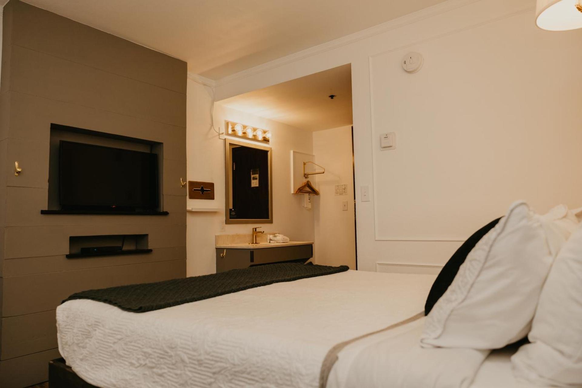 The Brooks Hotel Restaurant and Lounge photo 67