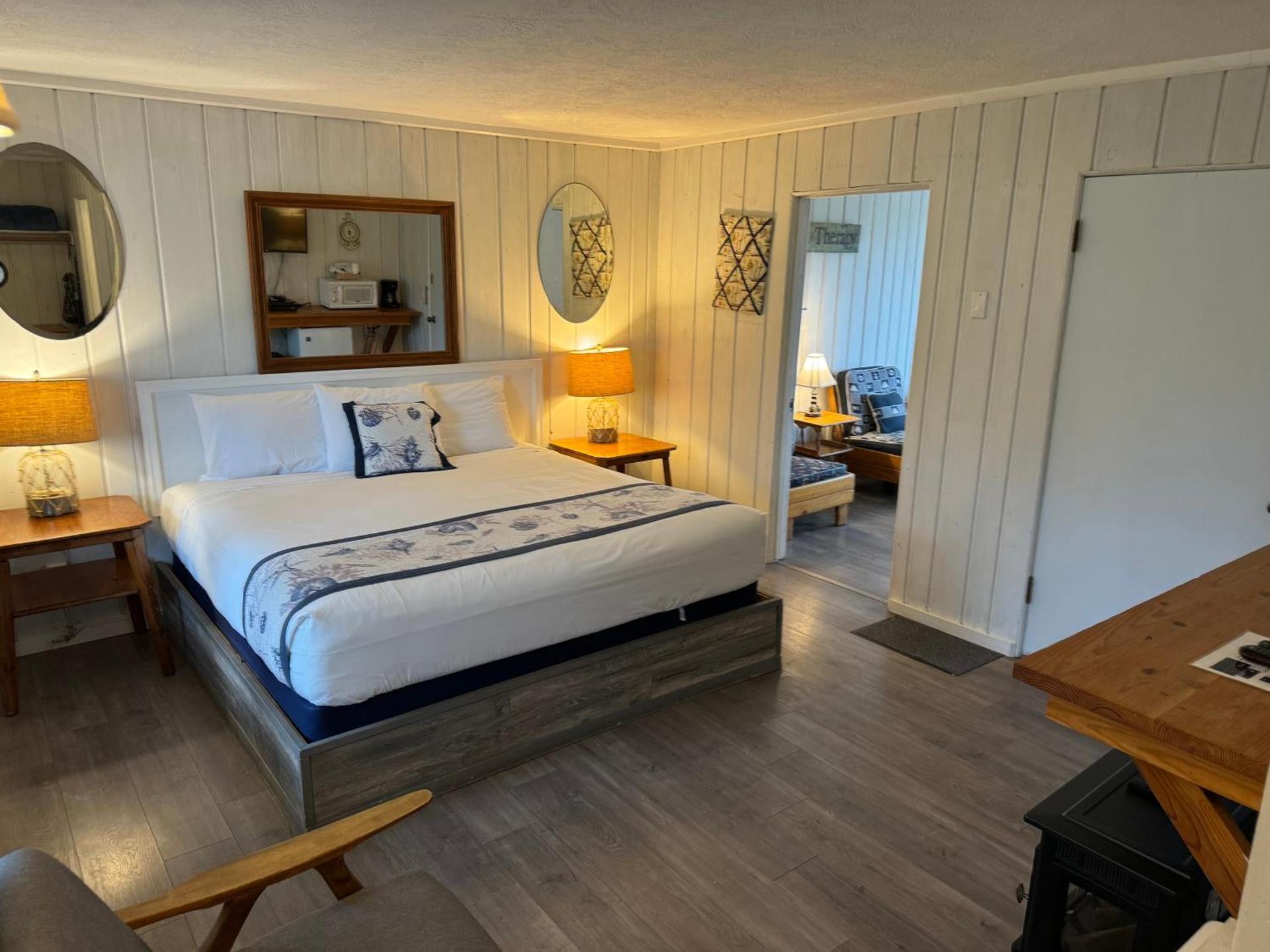 Tillicum Beach Motel - Formerly Deane's Oceanfront Lodge photo 12