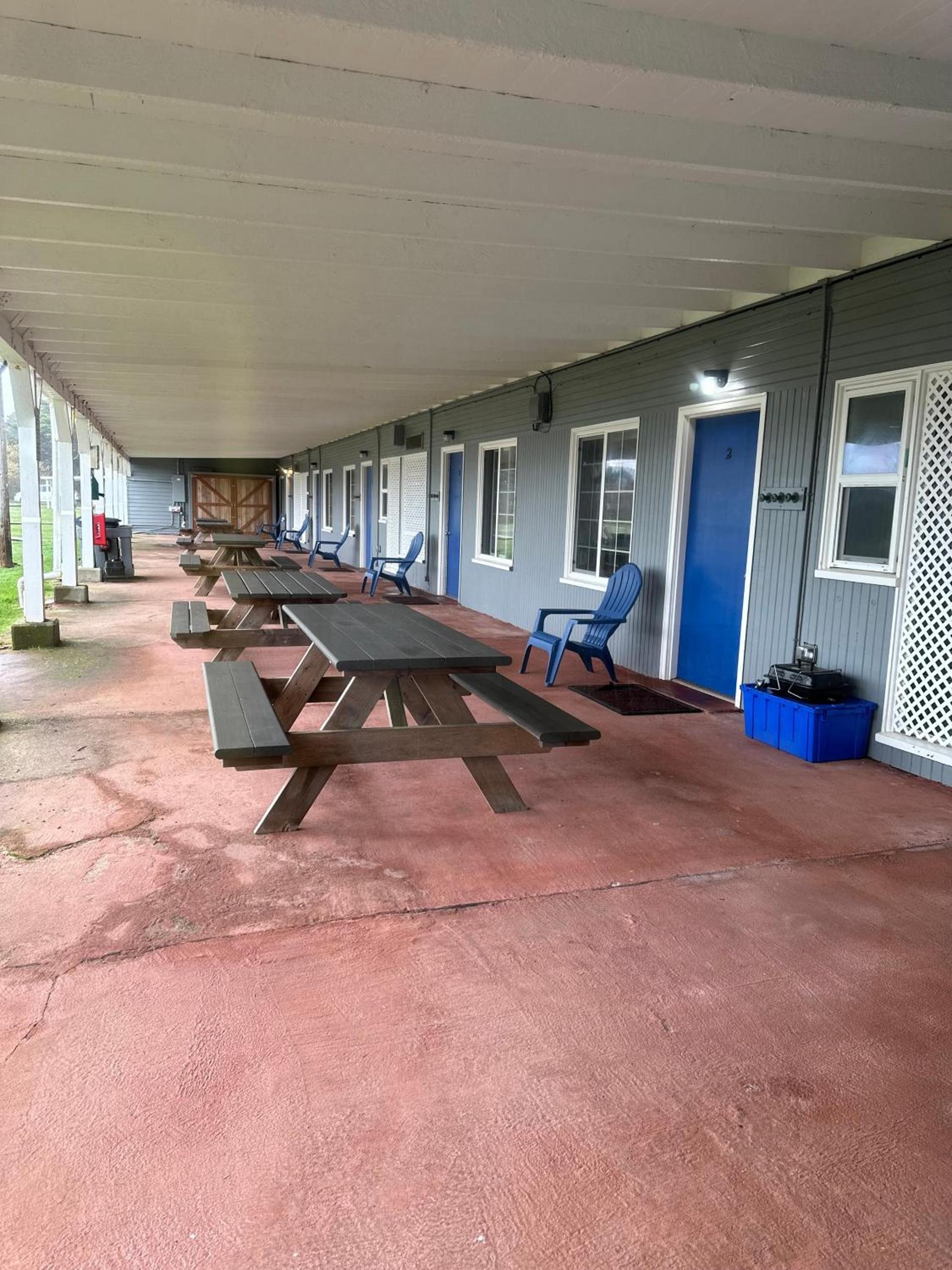 Tillicum Beach Motel - Formerly Deane's Oceanfront Lodge photo 19