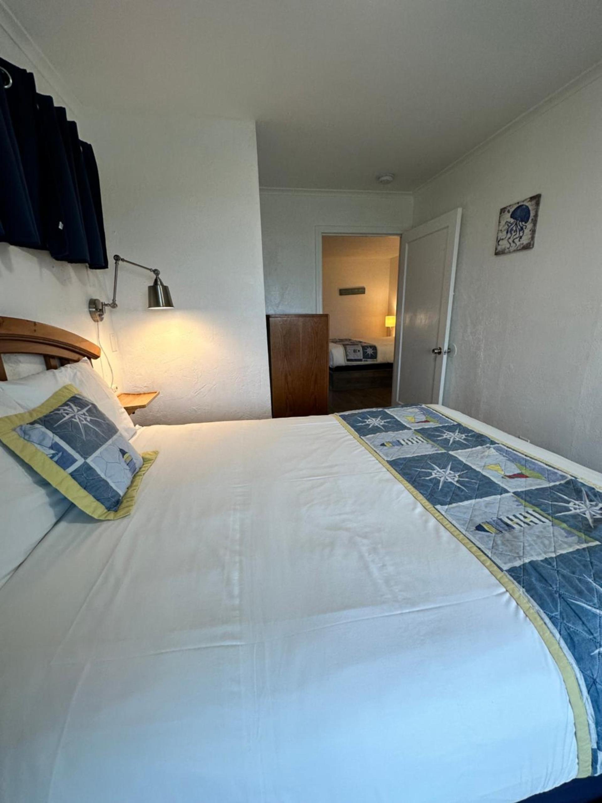Tillicum Beach Motel - Formerly Deane's Oceanfront Lodge photo 28