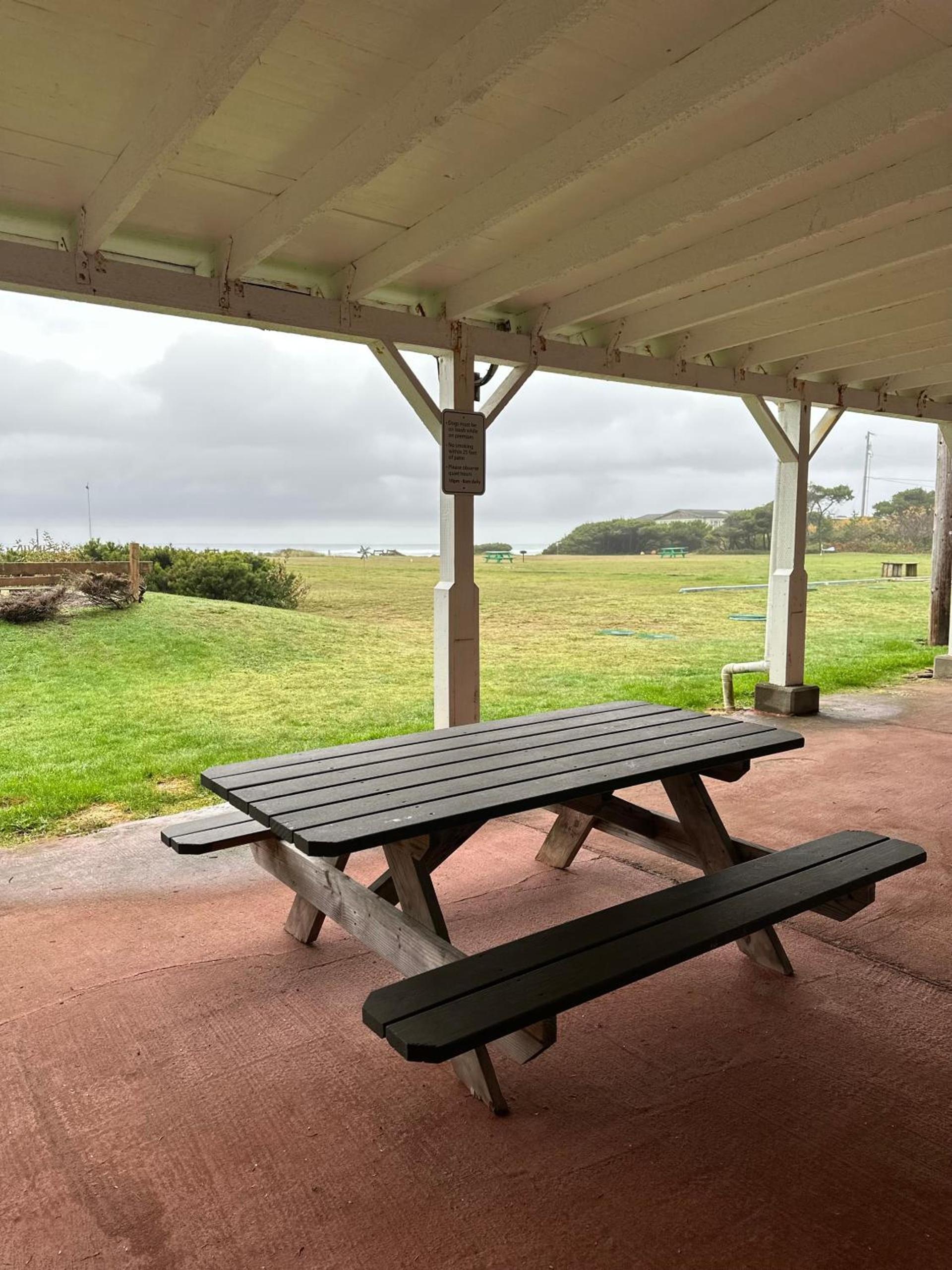 Tillicum Beach Motel - Formerly Deane's Oceanfront Lodge photo 32