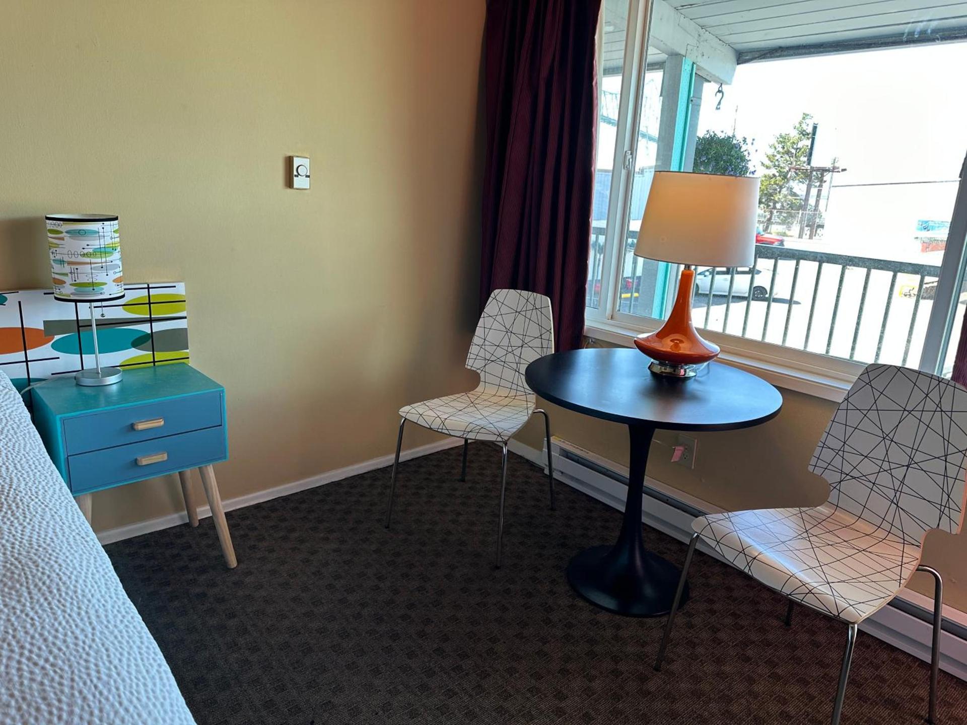 Atomic Motel photo 18