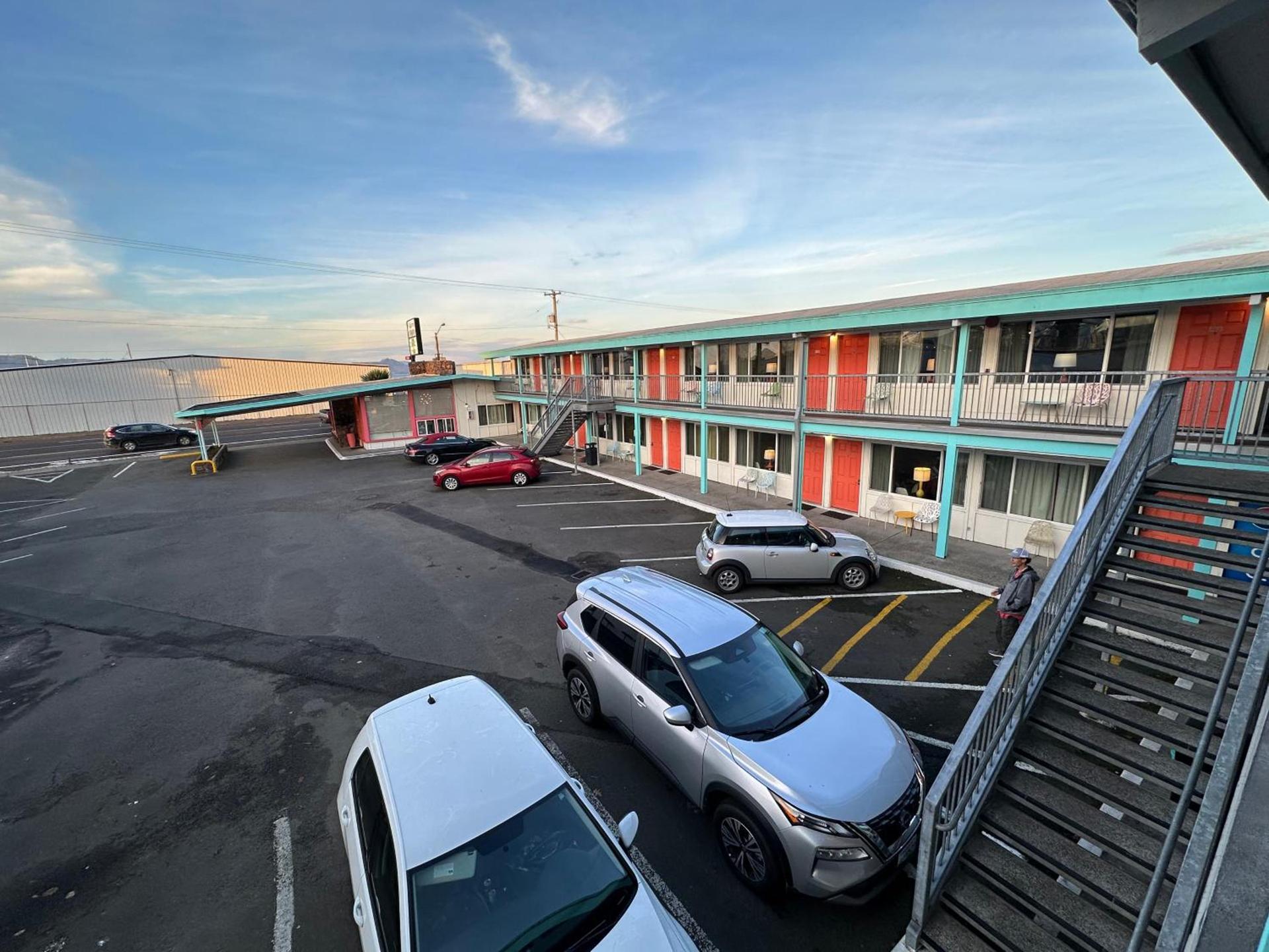 Atomic Motel photo 3