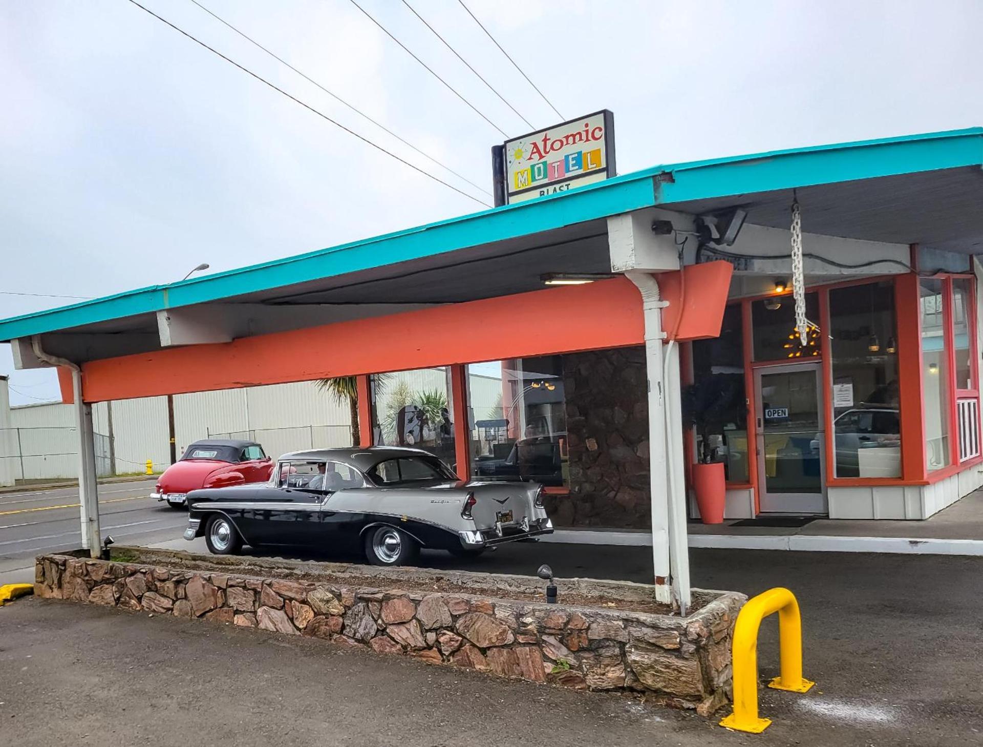 Atomic Motel photo 4
