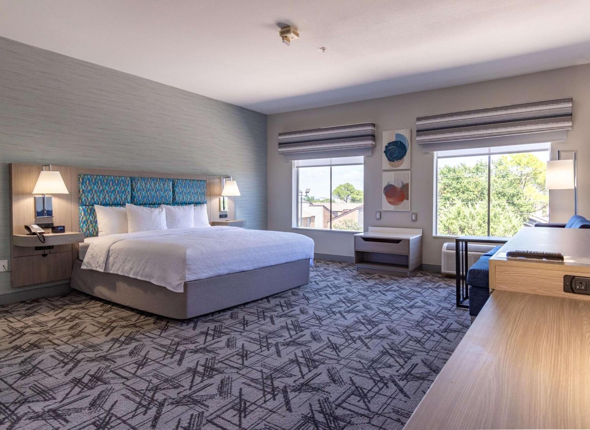 Hampton Inn & Suites Denton photo 6