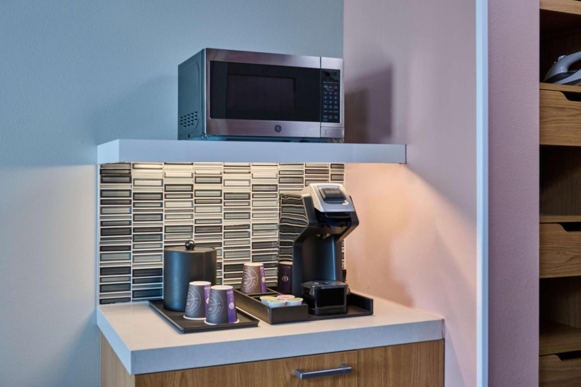 Hilton Garden Inn Anchorage photo 56