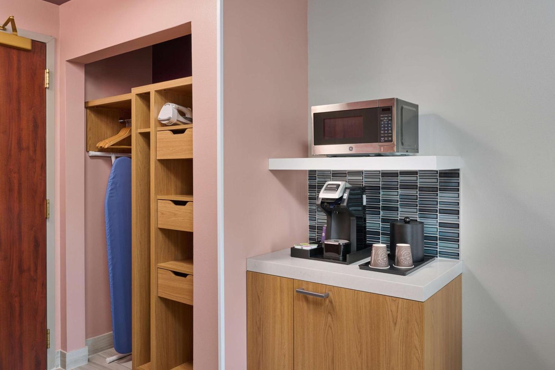 Hilton Garden Inn Anchorage photo 55