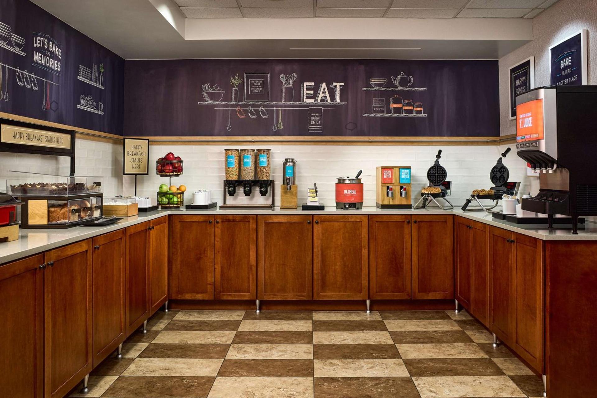 Hampton Inn Massillon photo 10