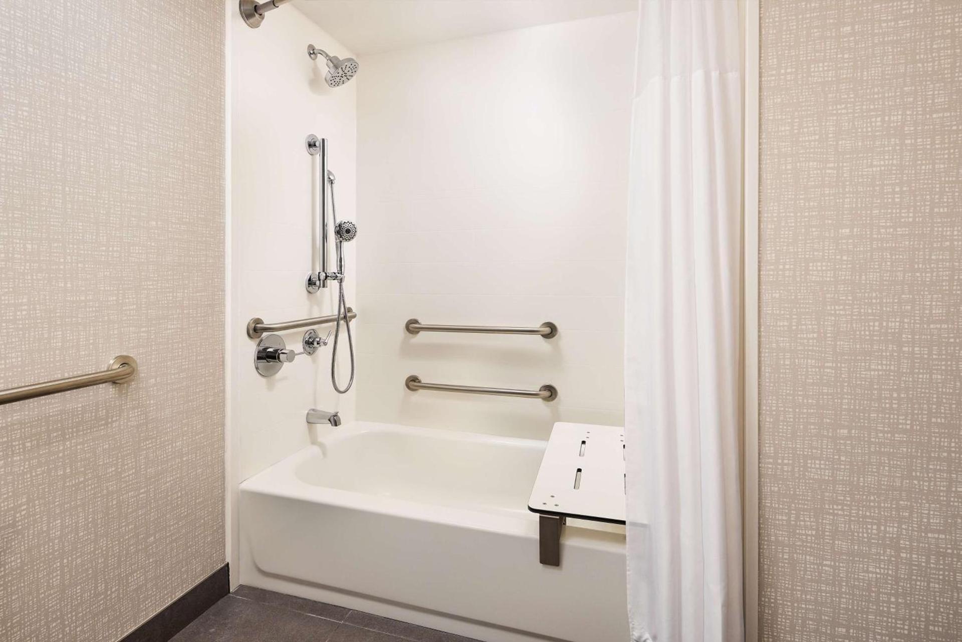 Hampton Inn Massillon photo 28