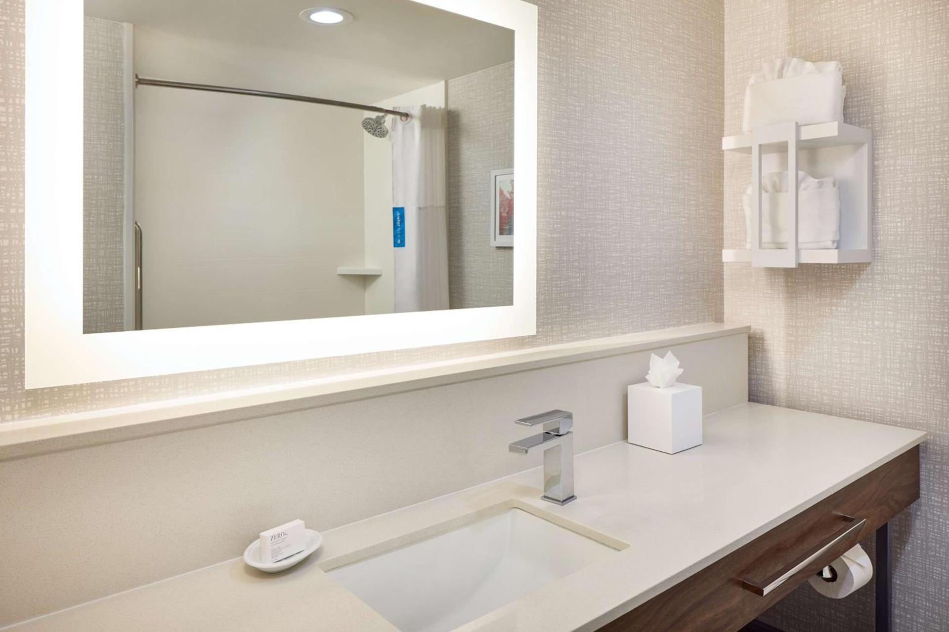 Hampton Inn Massillon photo 29