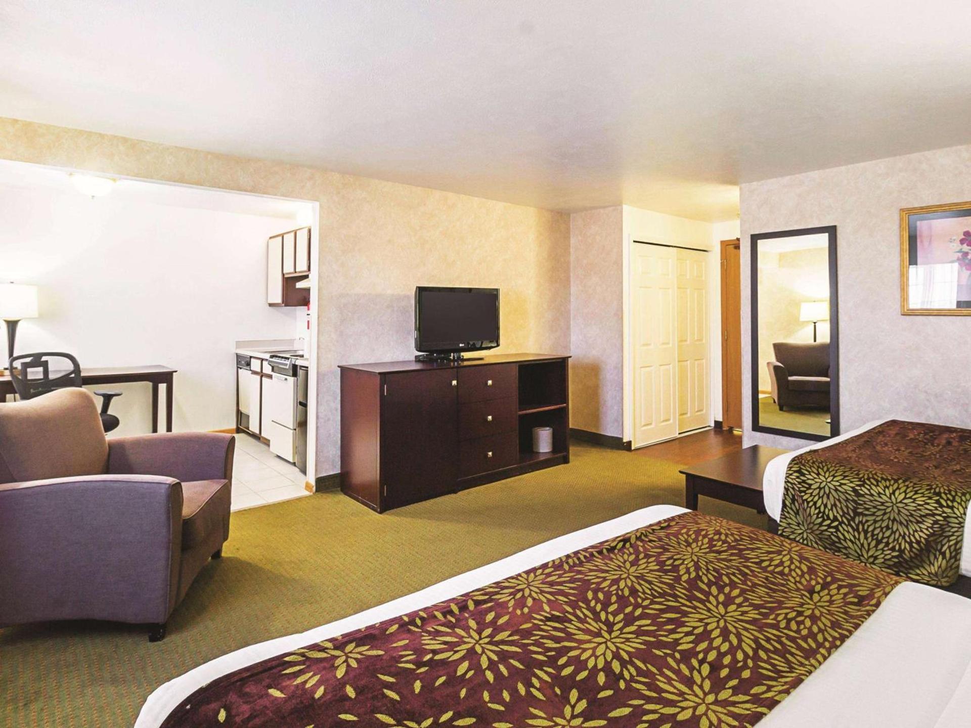 La Quinta by Wyndham Woodburn photo 17