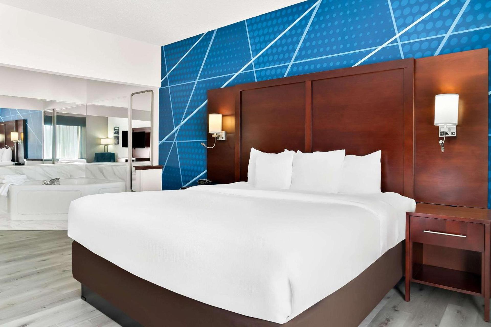 Comfort Suites Southfield-Detroit photo 8