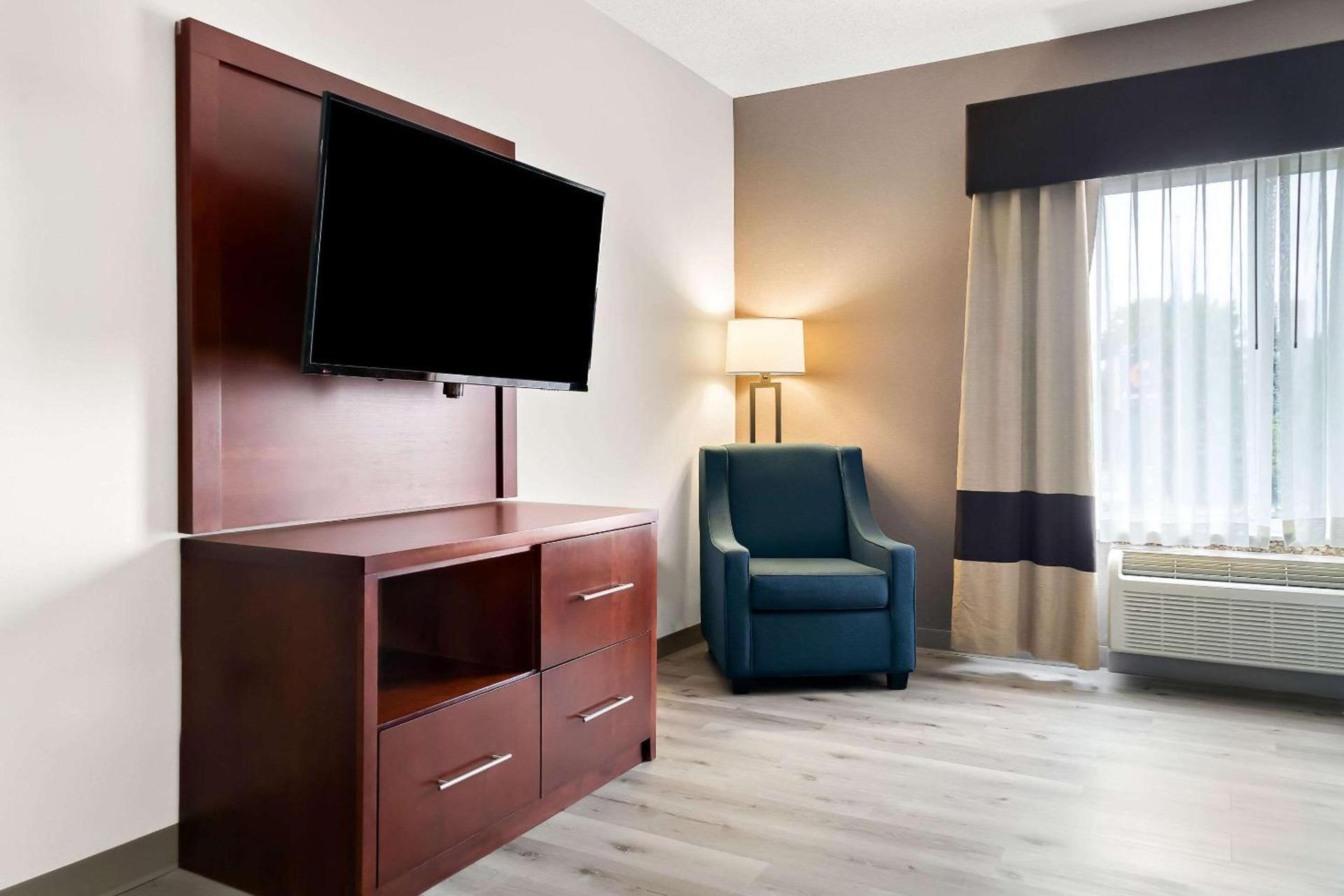 Comfort Suites Southfield-Detroit photo 12