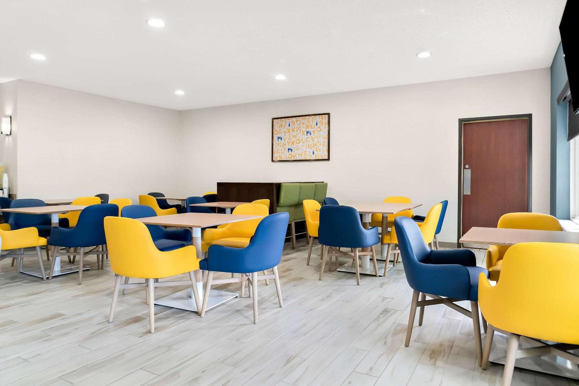Comfort Suites Southfield-Detroit photo 41