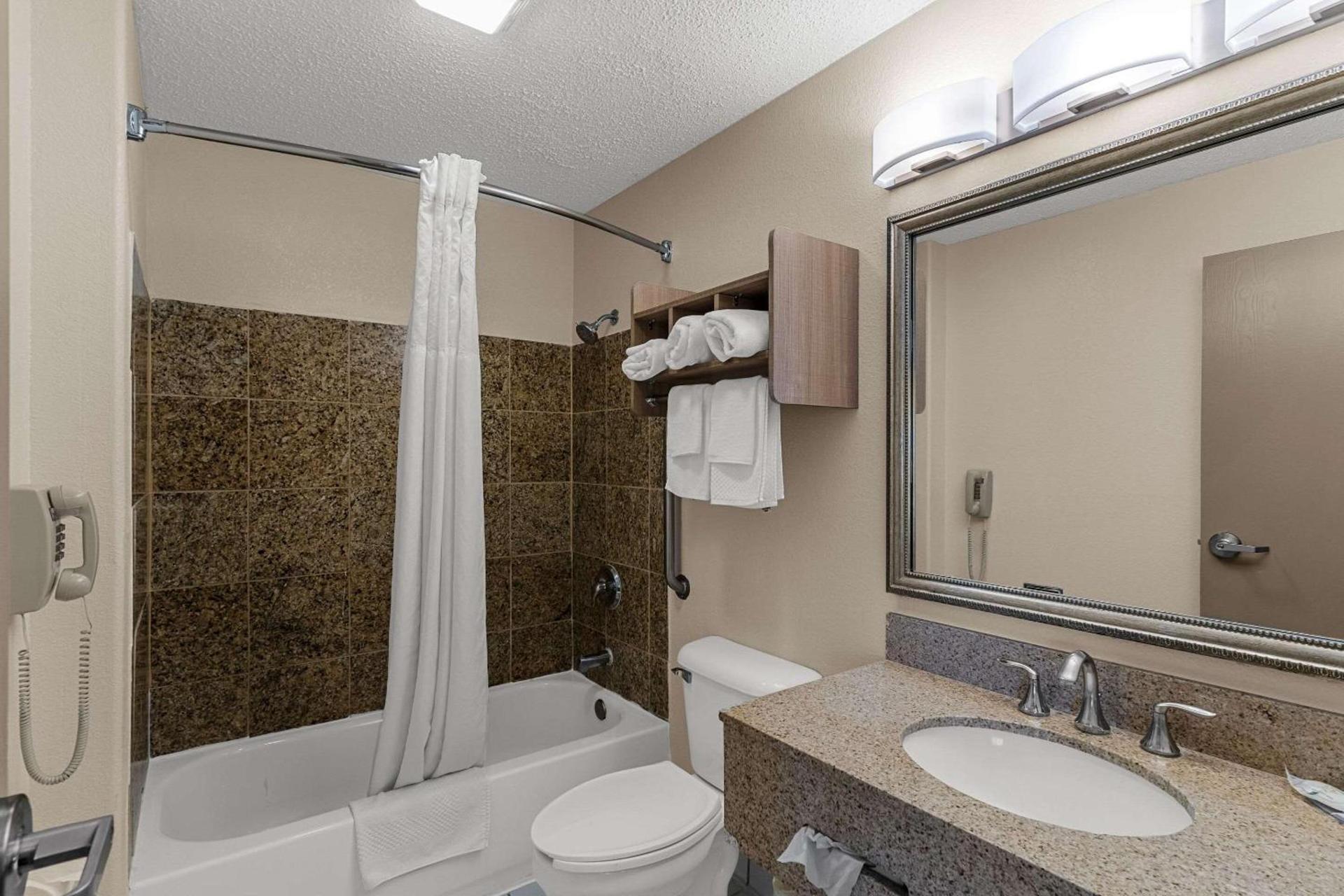 Quality Inn Denver Northeast Brighton photo 10