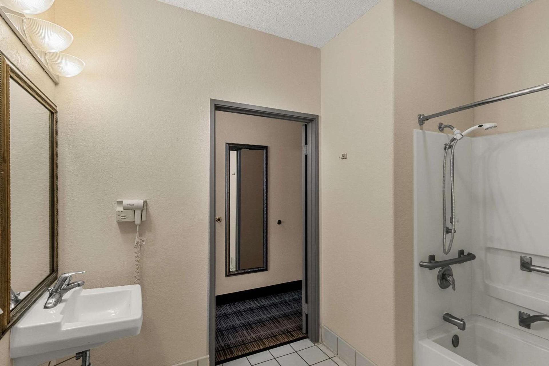 Quality Inn Denver Northeast Brighton photo 18