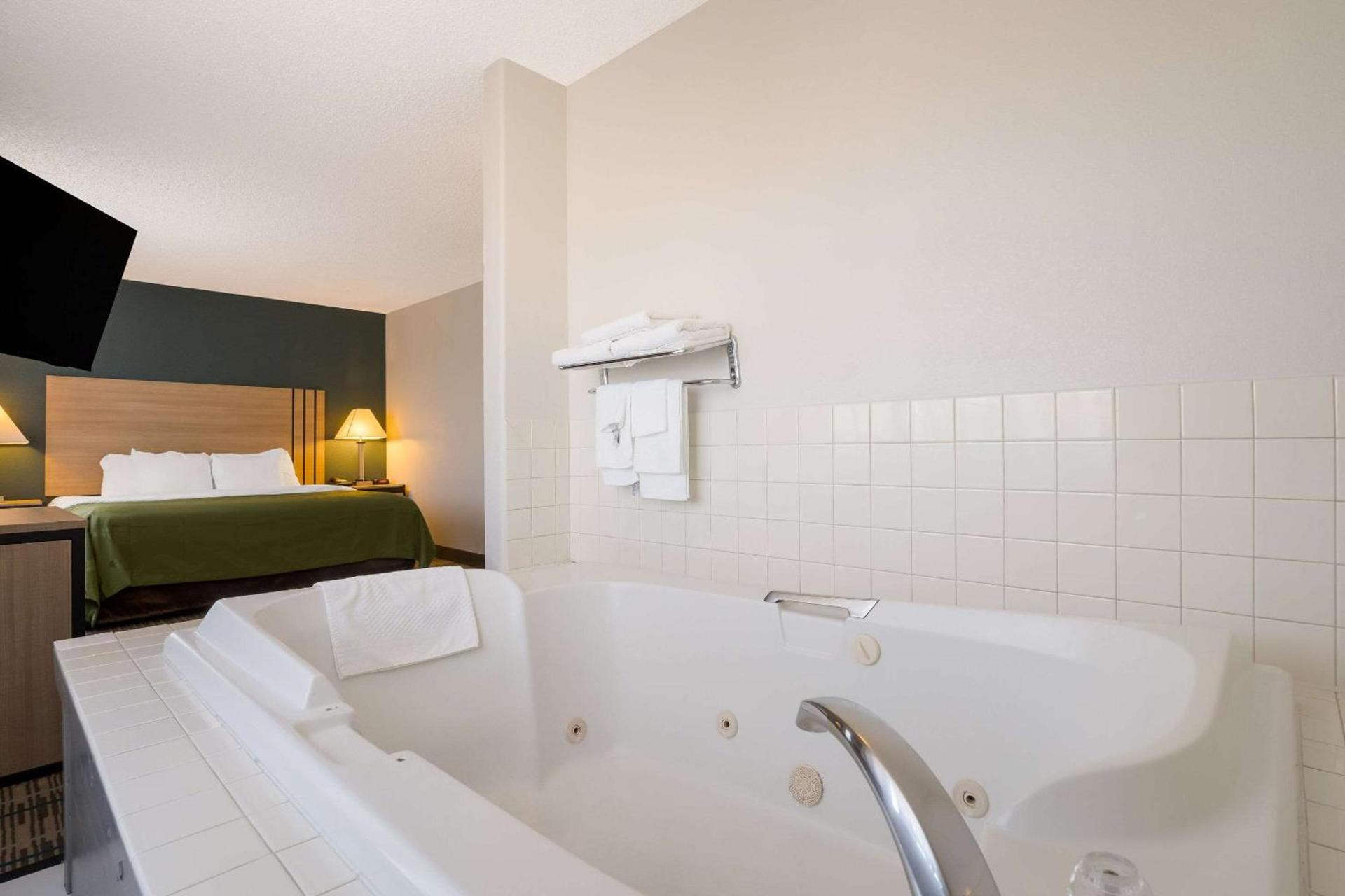 Quality Inn Denver Northeast Brighton photo 24