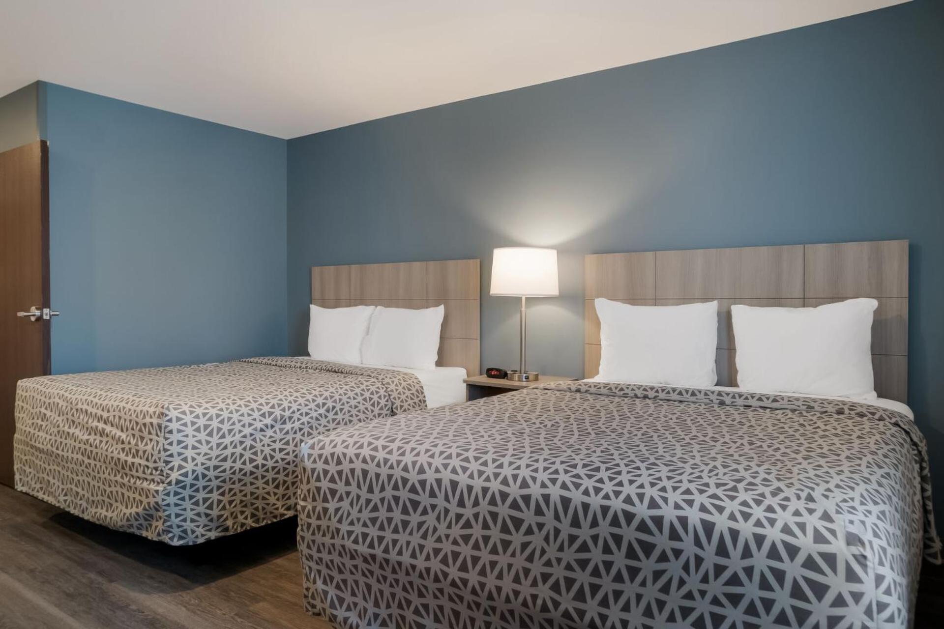WoodSpring Suites Detroit Sterling Heights photo 40