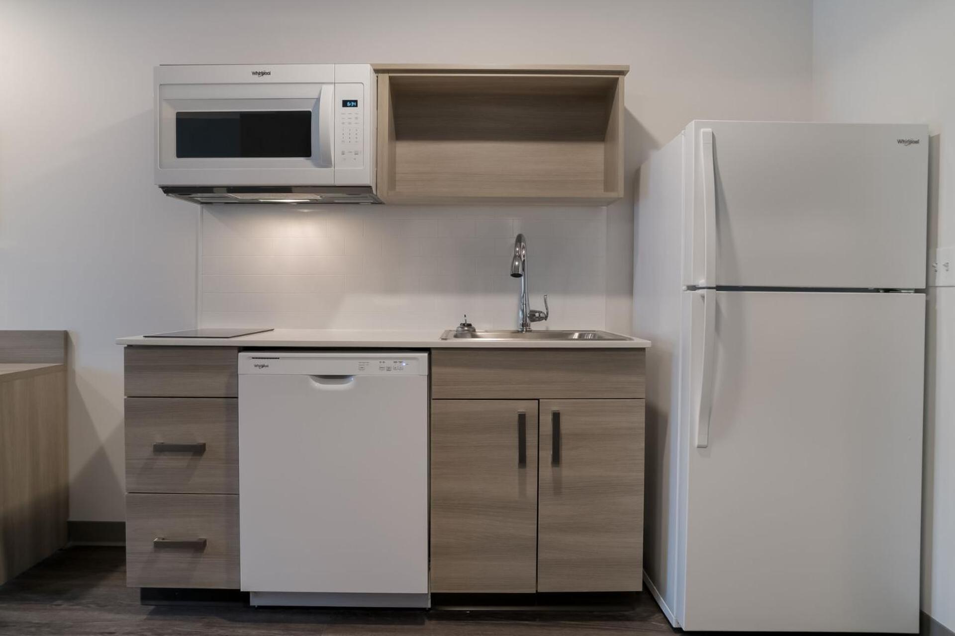 WoodSpring Suites Detroit Sterling Heights photo 42
