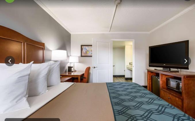 Travelodge by Wyndham Canton-Livonia Area, MI photo 6