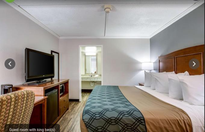 Travelodge by Wyndham Canton-Livonia Area, MI photo 7