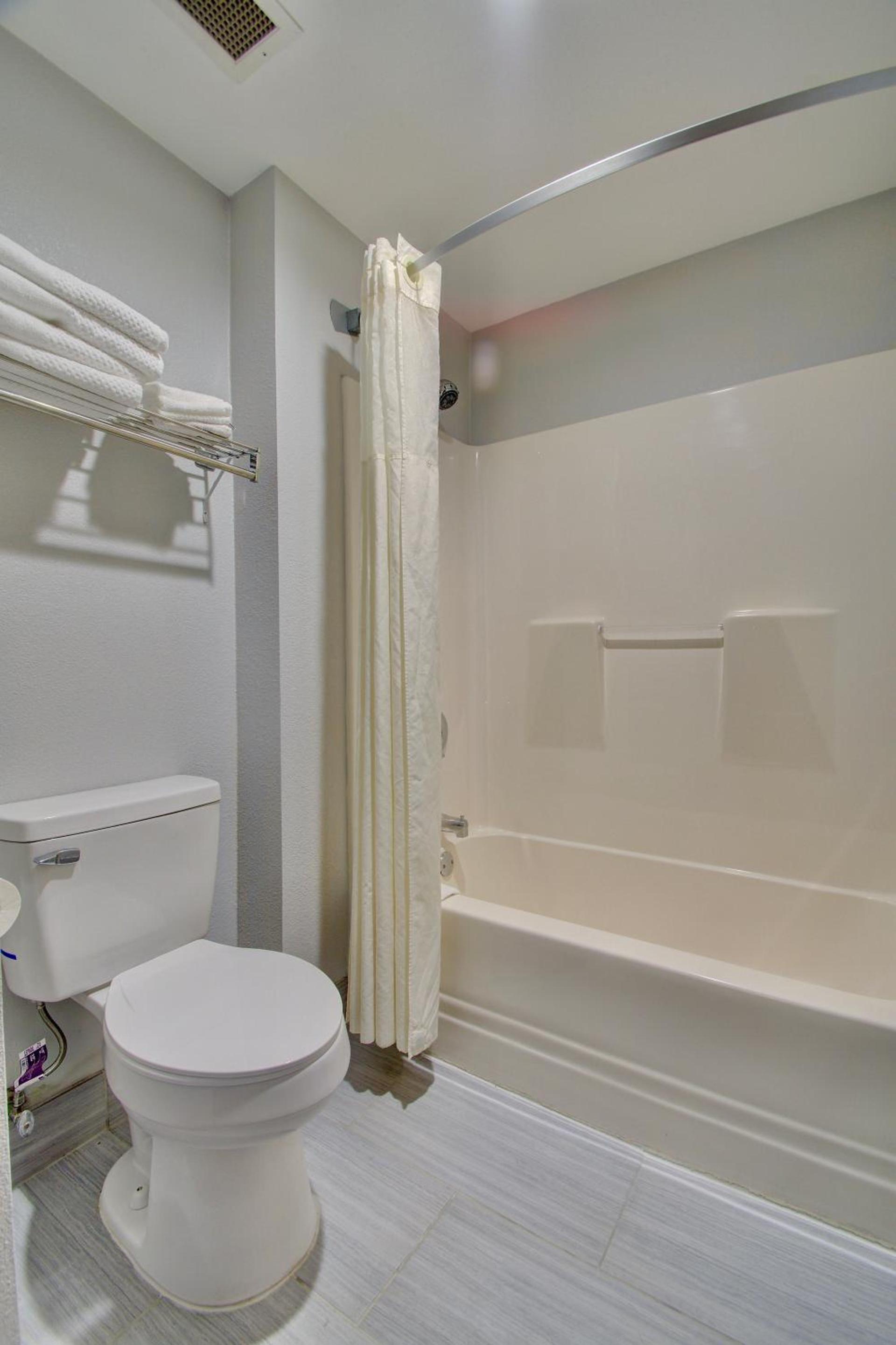 Quality Inn & Suites CVG Airport photo 25