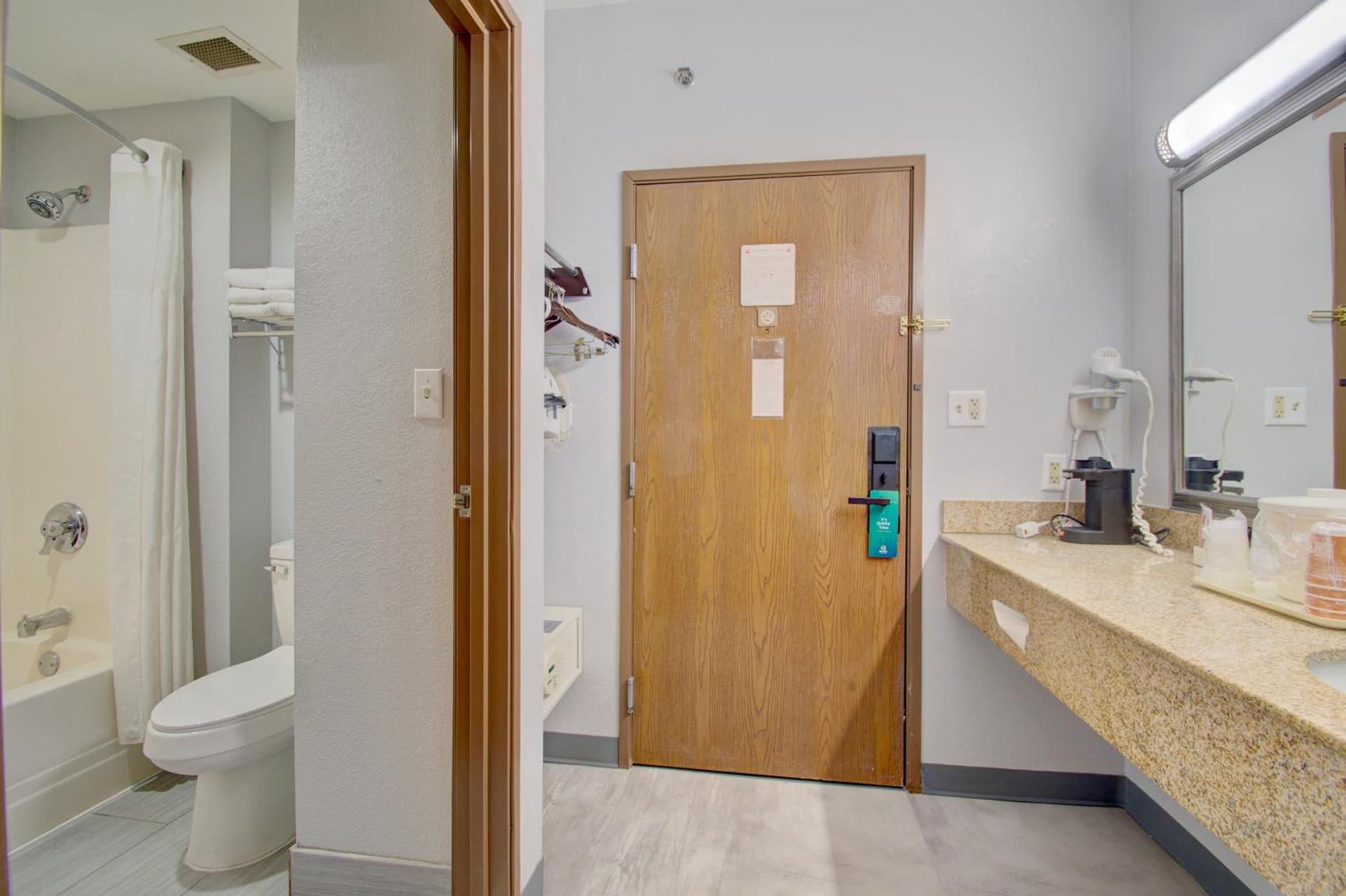 Quality Inn & Suites CVG Airport photo 30