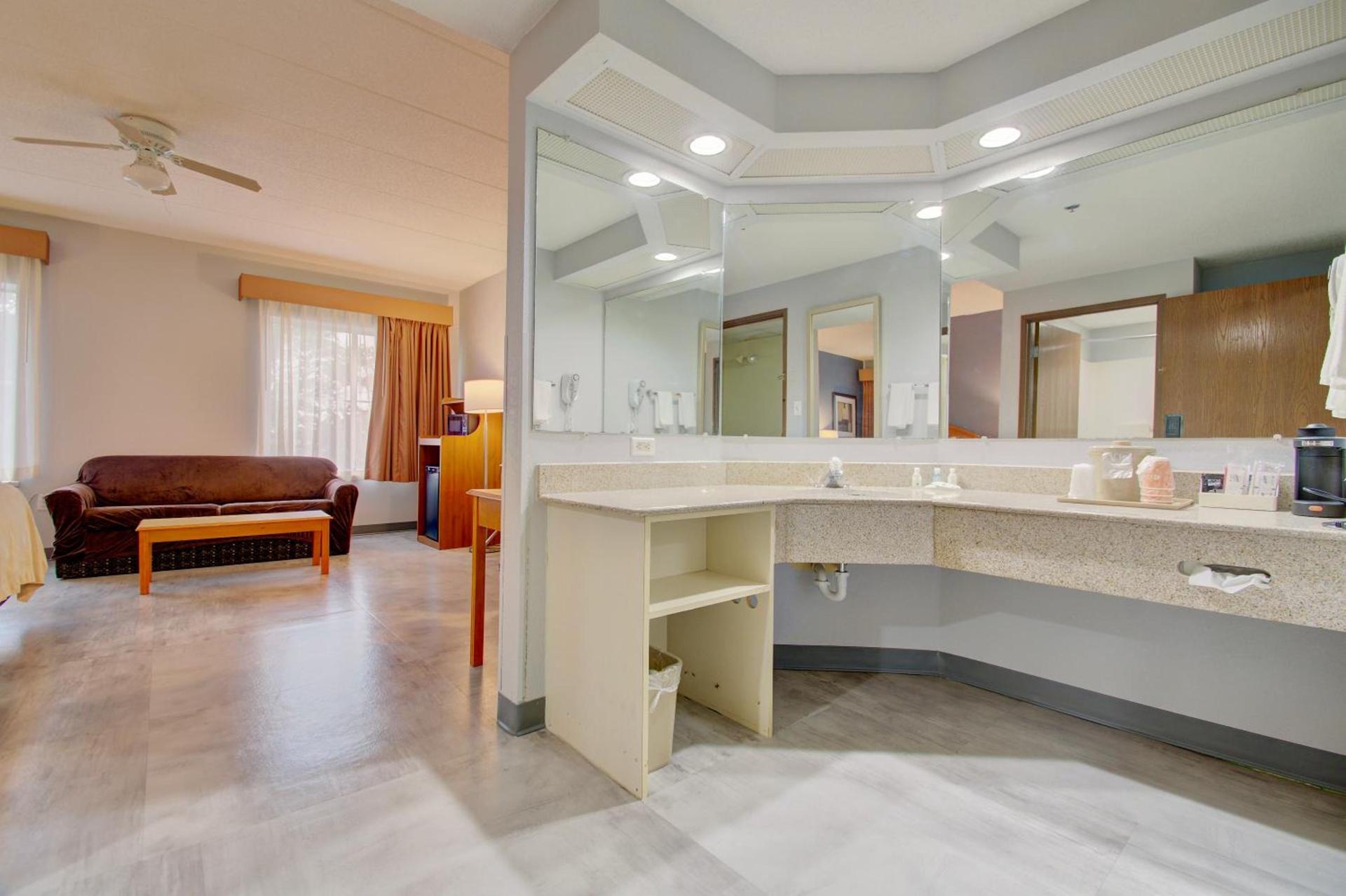 Quality Inn & Suites CVG Airport photo 38