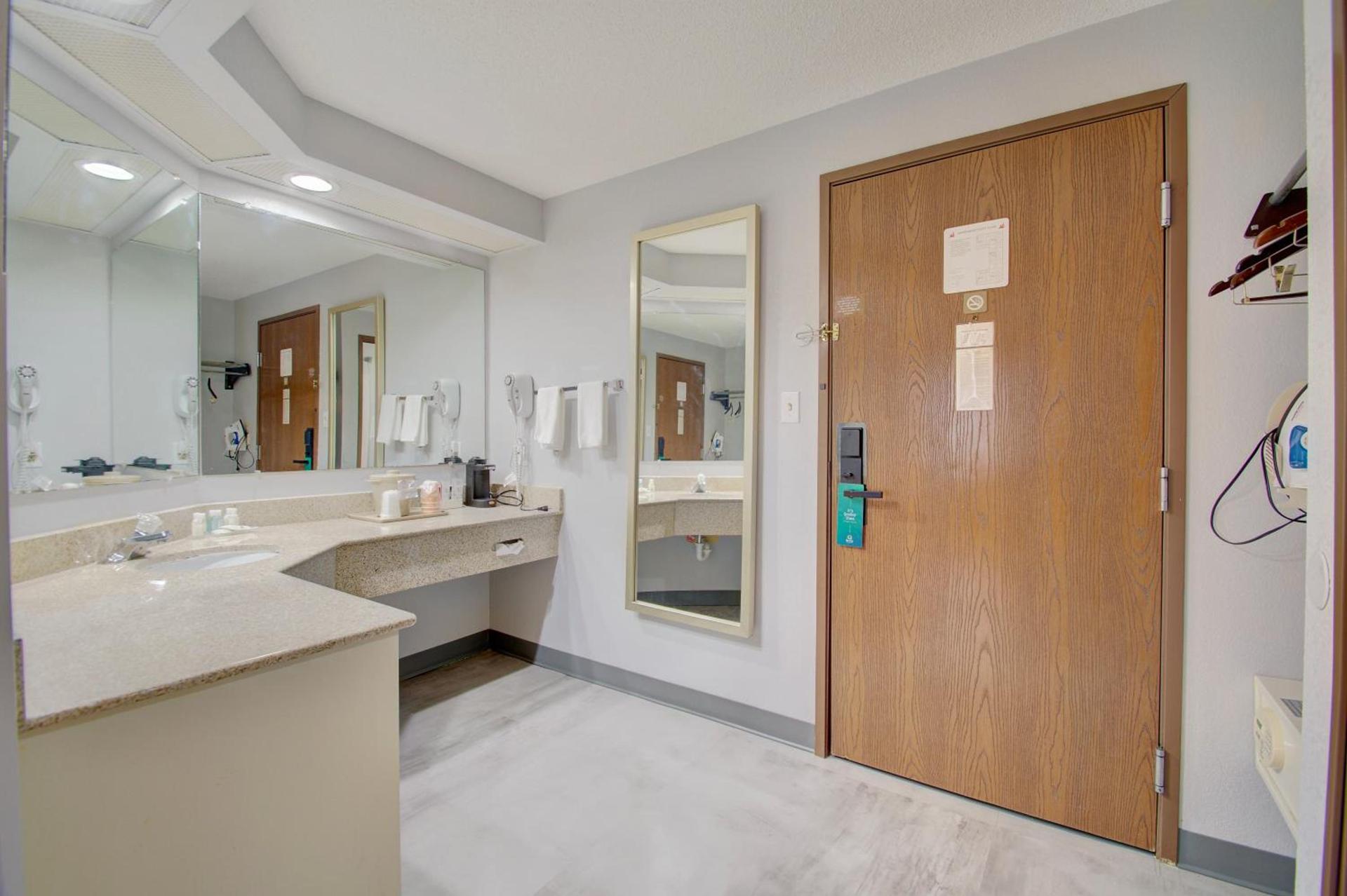 Quality Inn & Suites CVG Airport photo 36