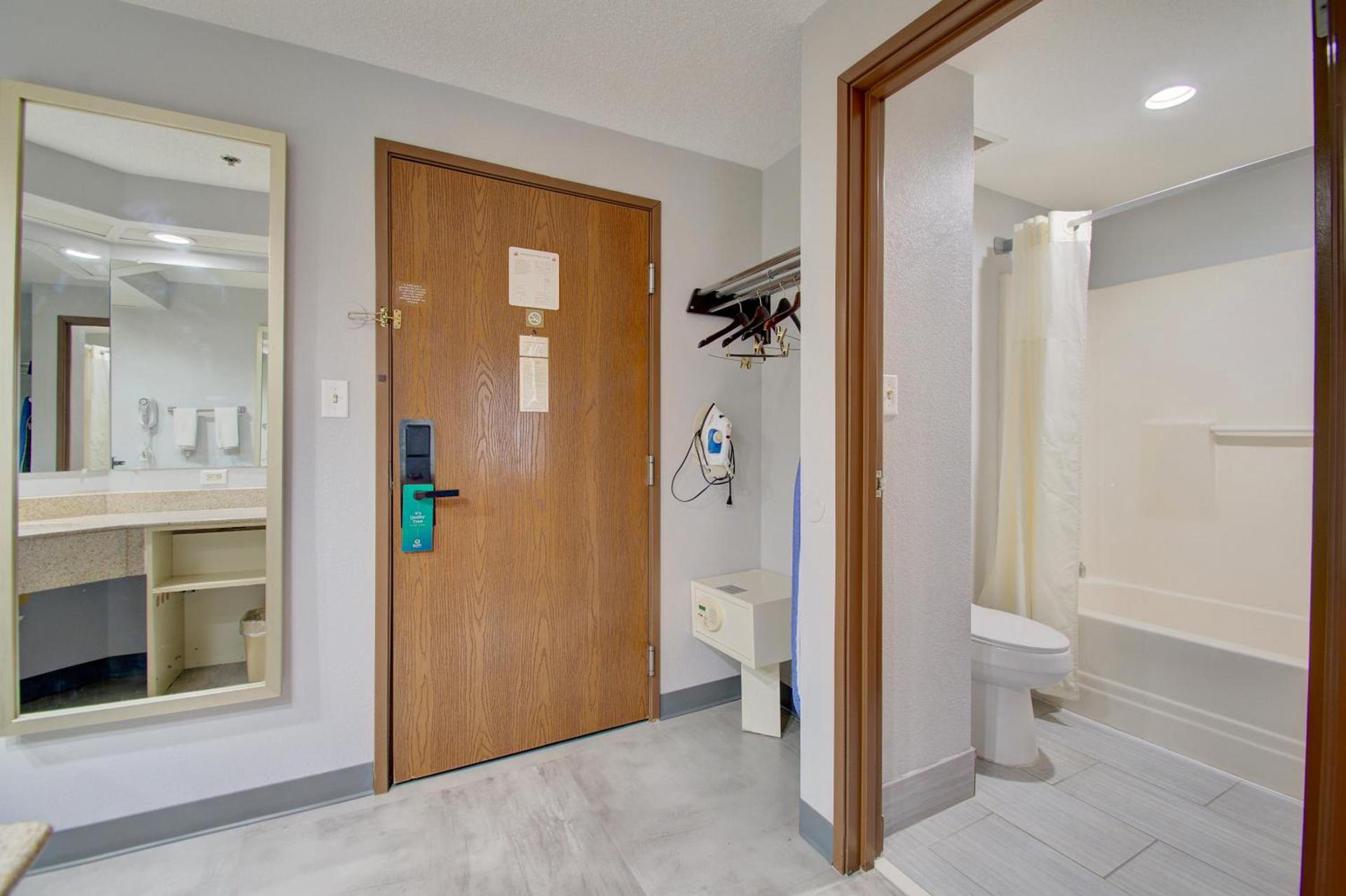 Quality Inn & Suites CVG Airport photo 37