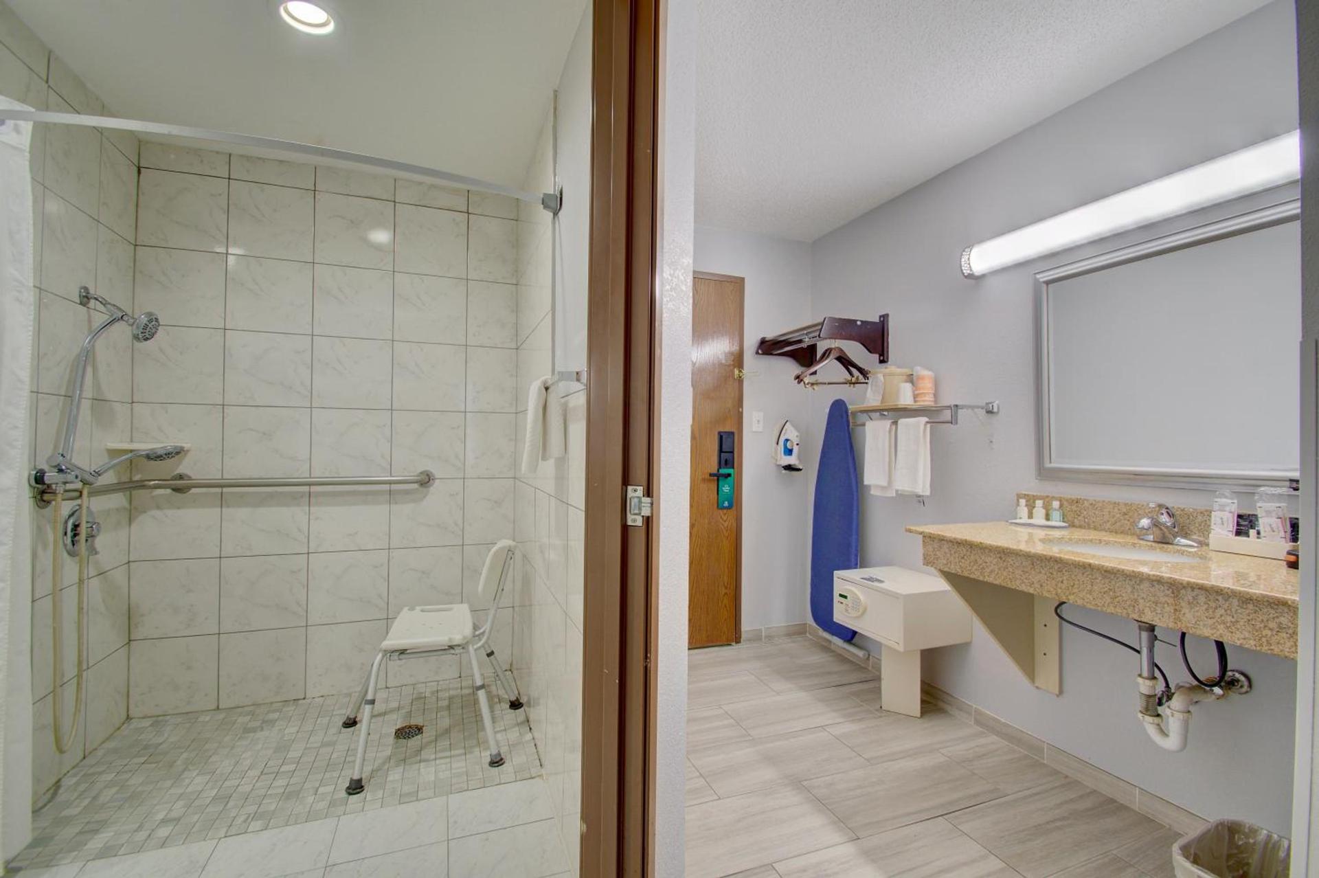 Quality Inn & Suites CVG Airport photo 43