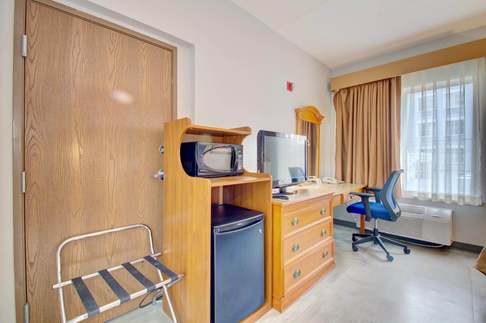 Quality Inn & Suites CVG Airport photo 49