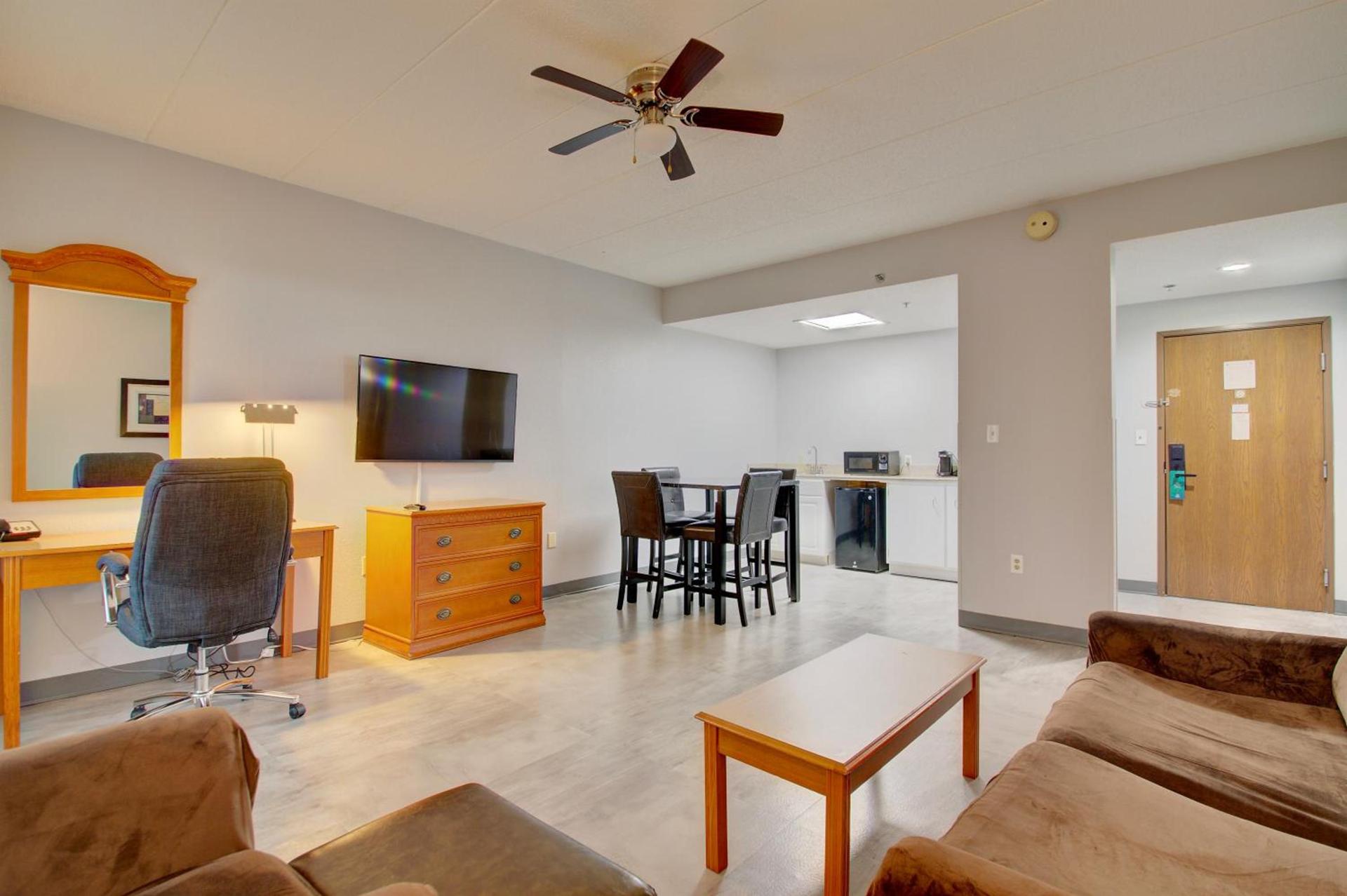 Quality Inn & Suites CVG Airport photo 53