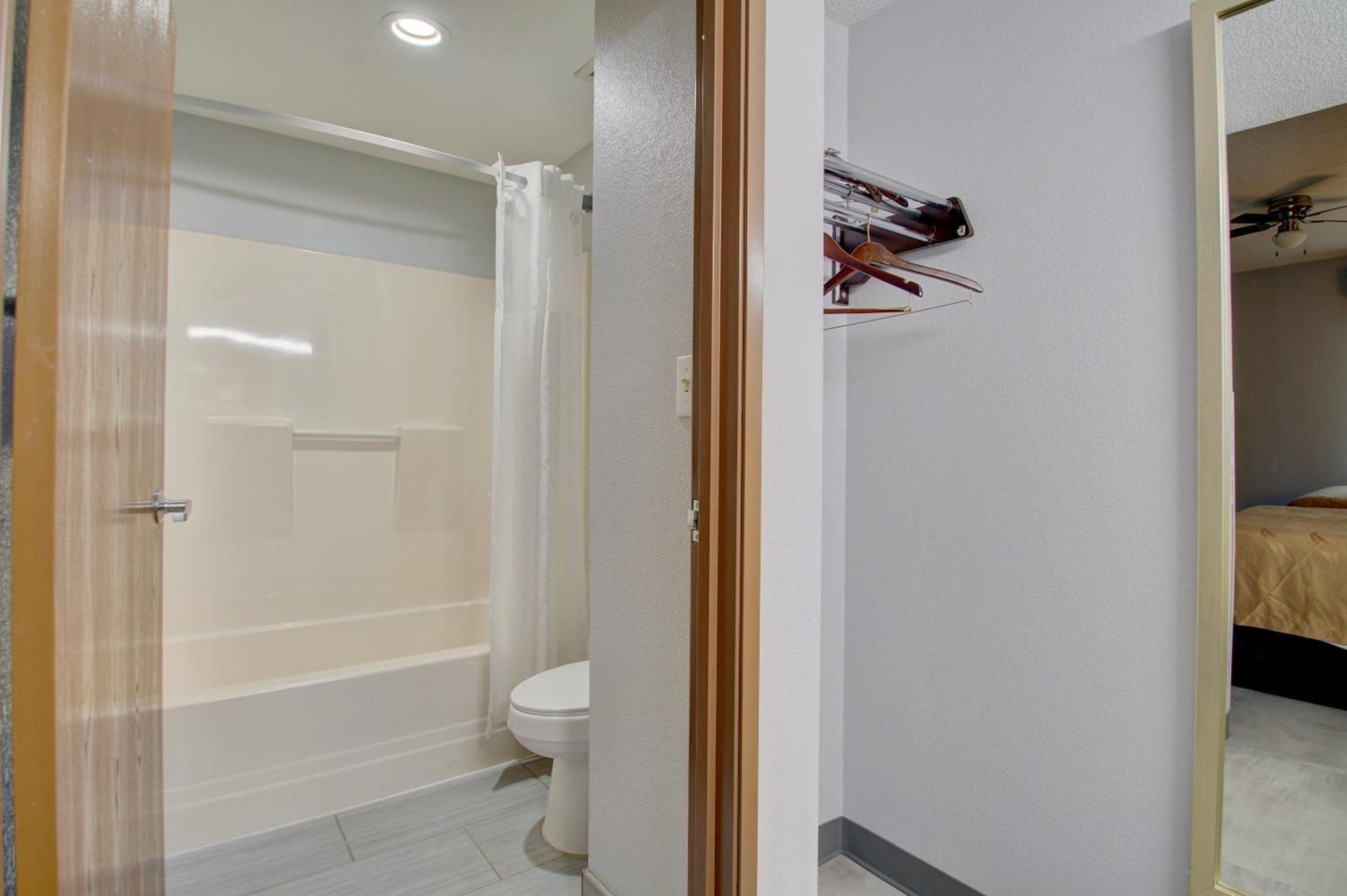 Quality Inn & Suites CVG Airport photo 57