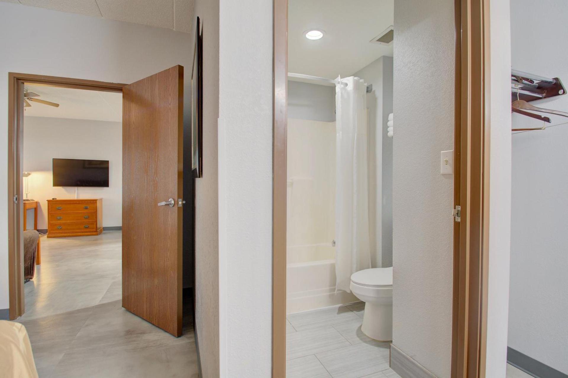 Quality Inn & Suites CVG Airport photo 59