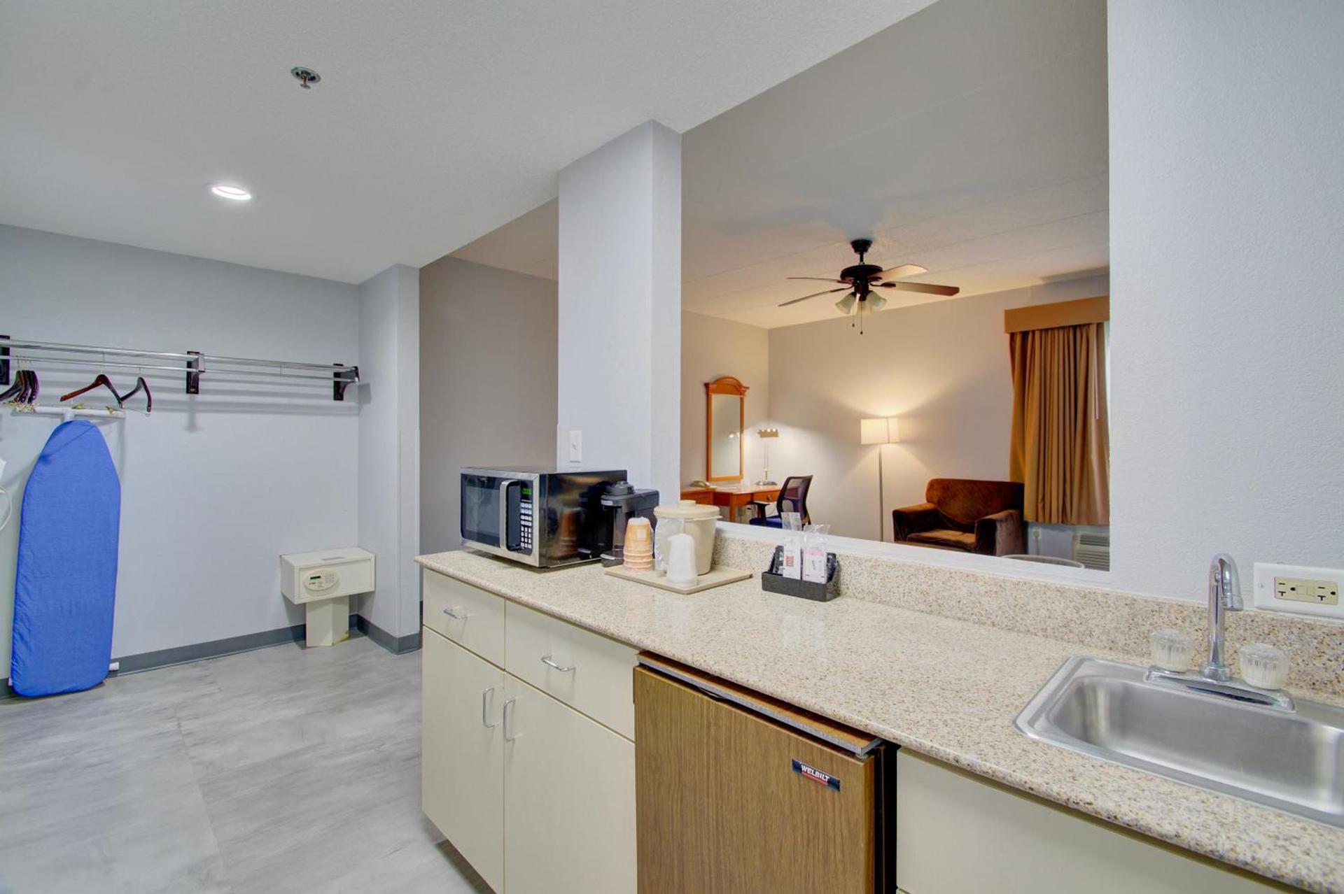 Quality Inn & Suites CVG Airport photo 60