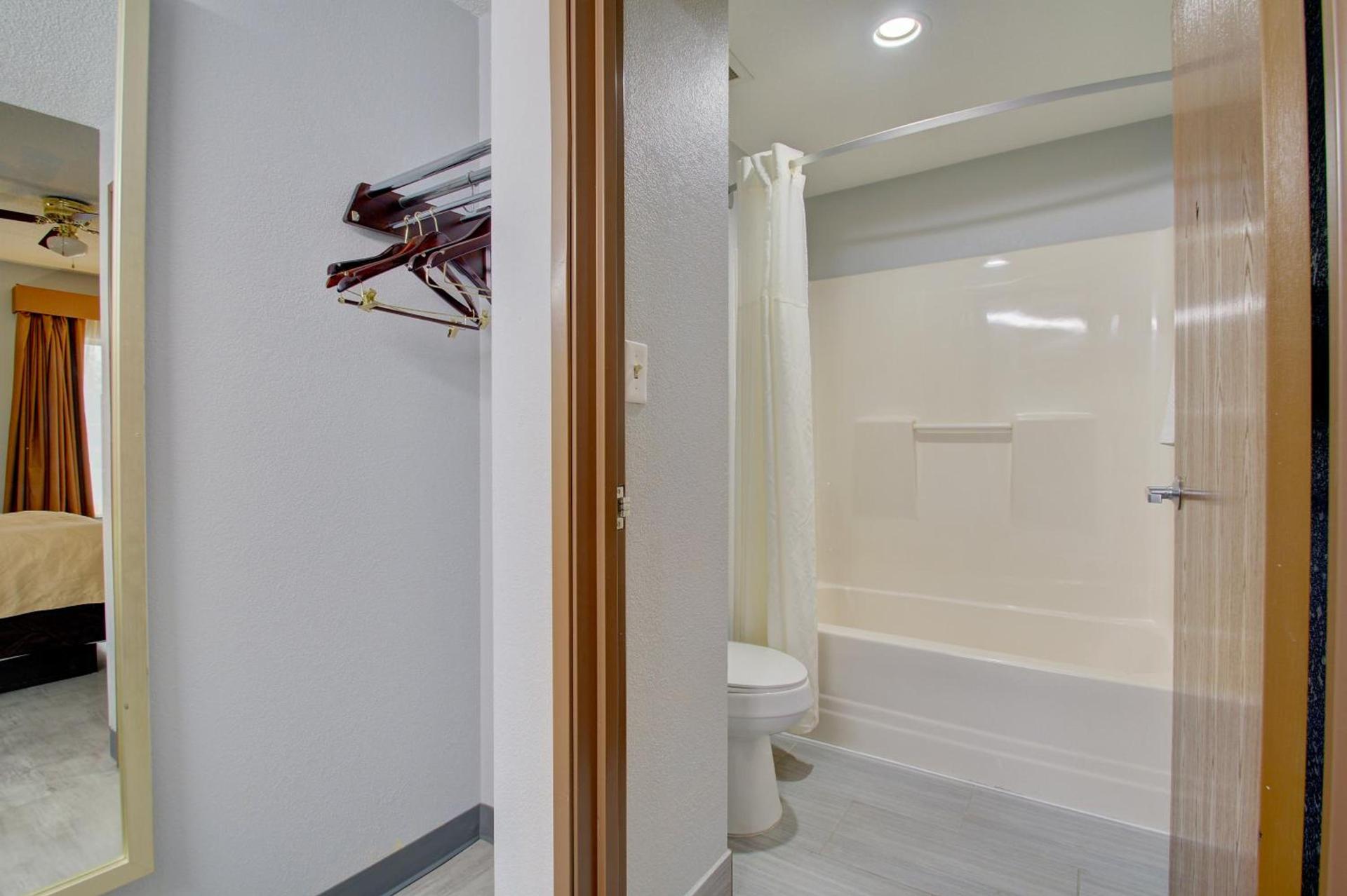 Quality Inn & Suites CVG Airport photo 68