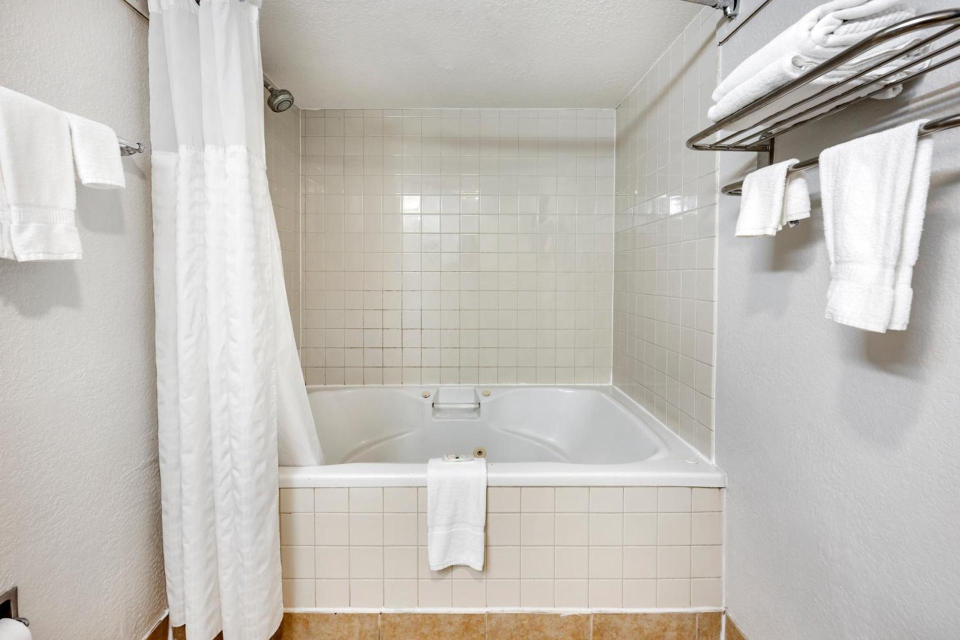 Quality Inn Glasgow photo 81