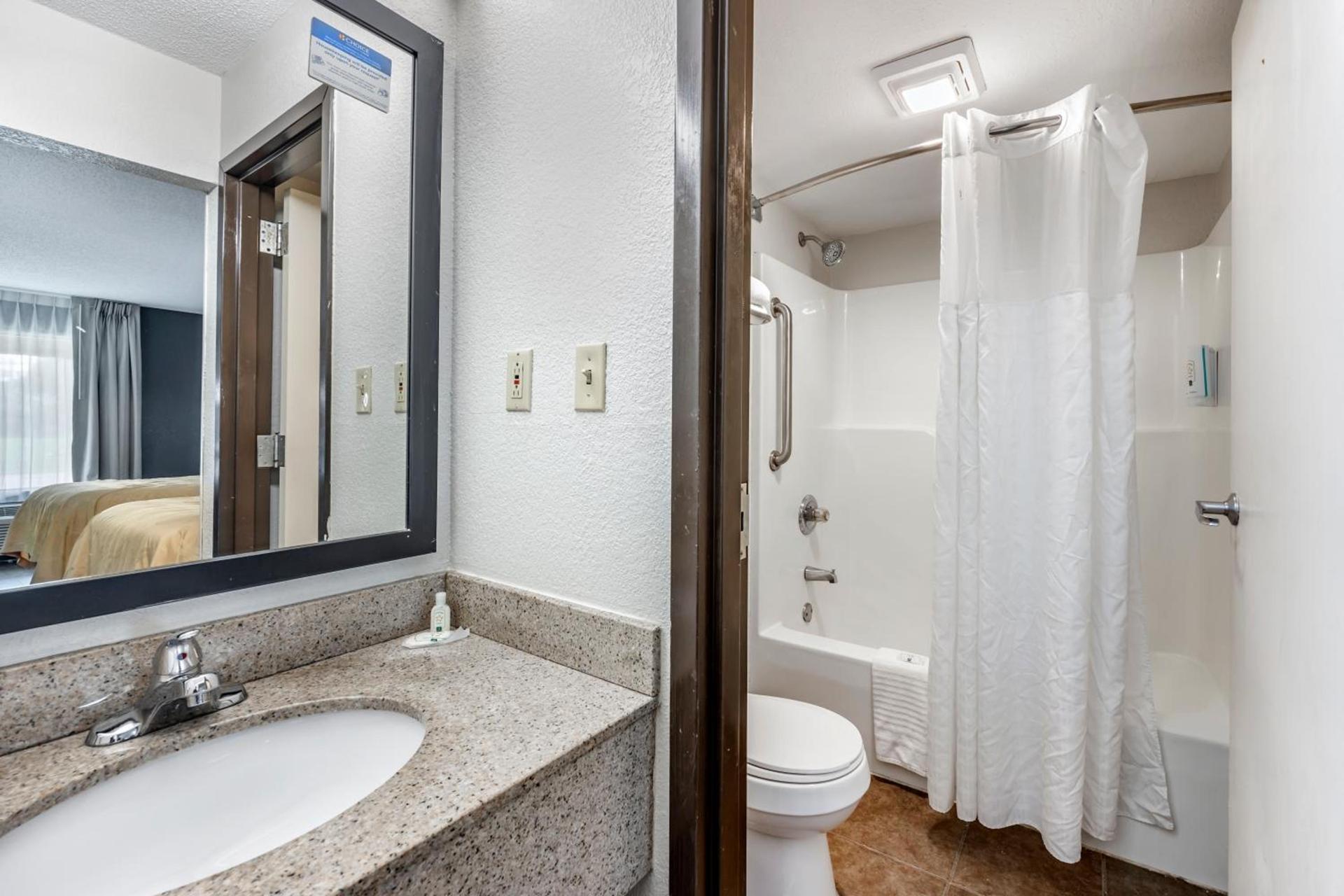 Quality Inn Glasgow photo 83