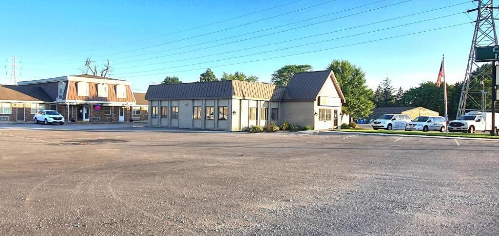 Country Club Inn & Suites photo 64