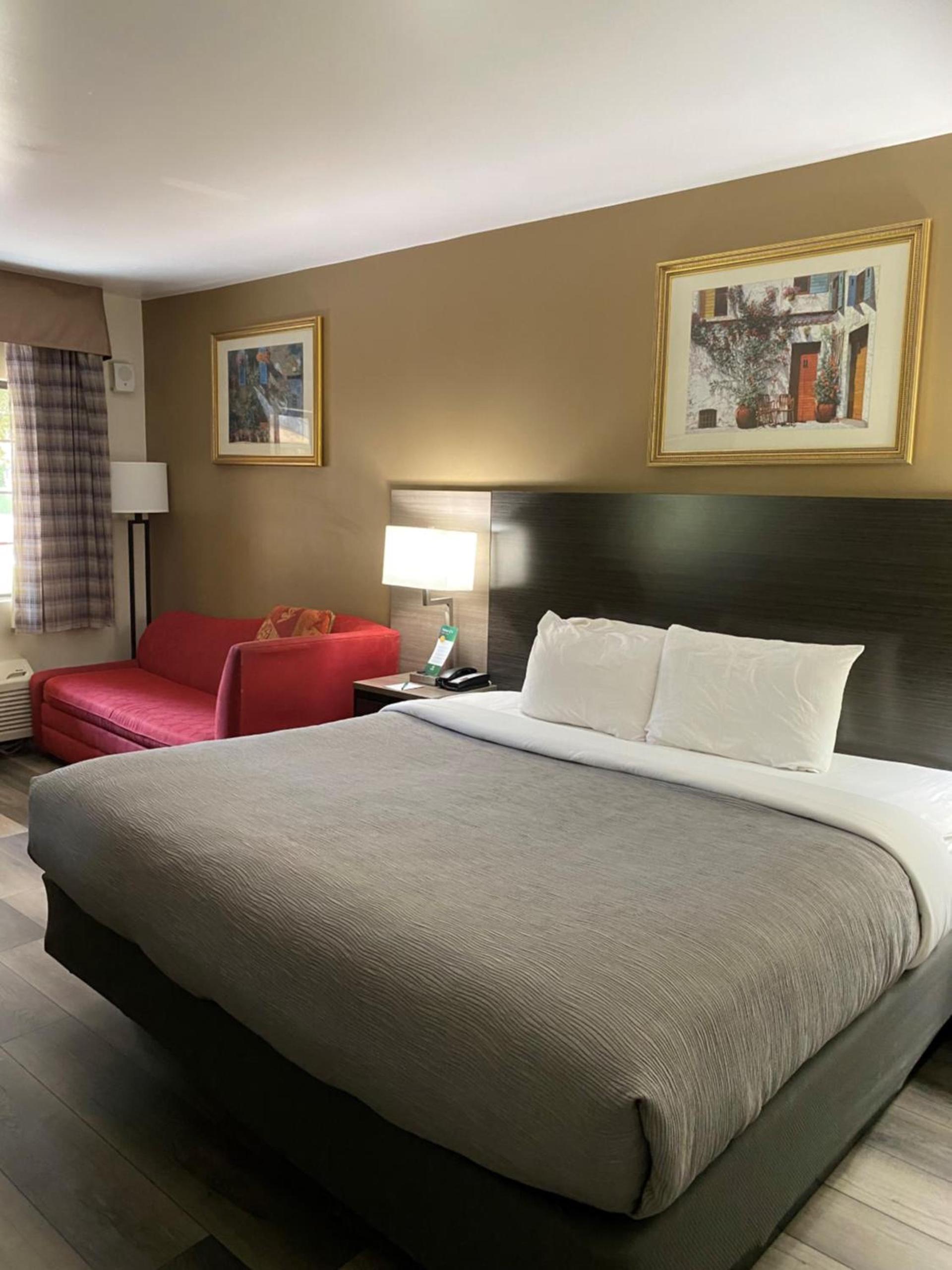 Quality Inn & Suites Goodyear - Phoenix West photo 3
