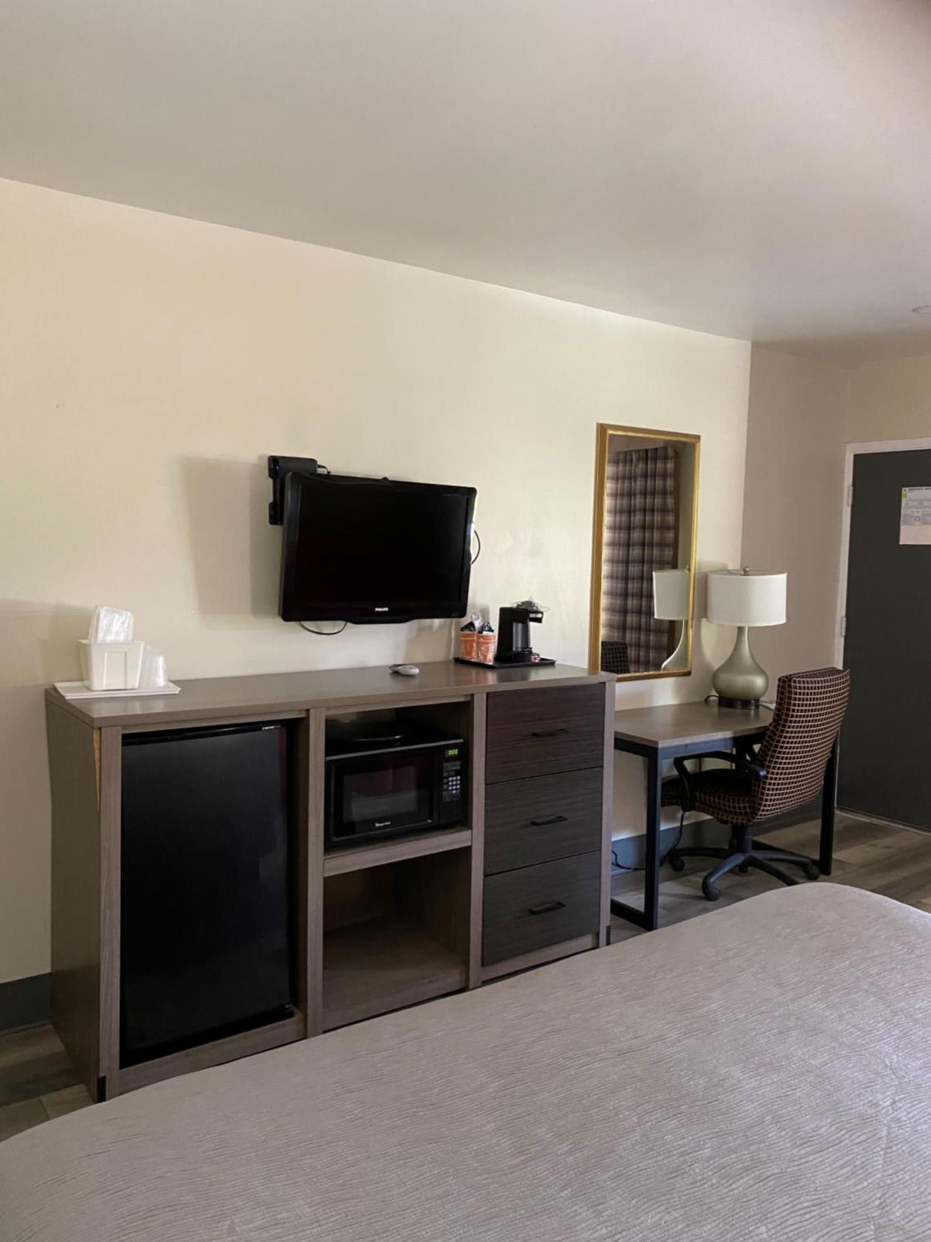 Quality Inn & Suites Goodyear - Phoenix West photo 6