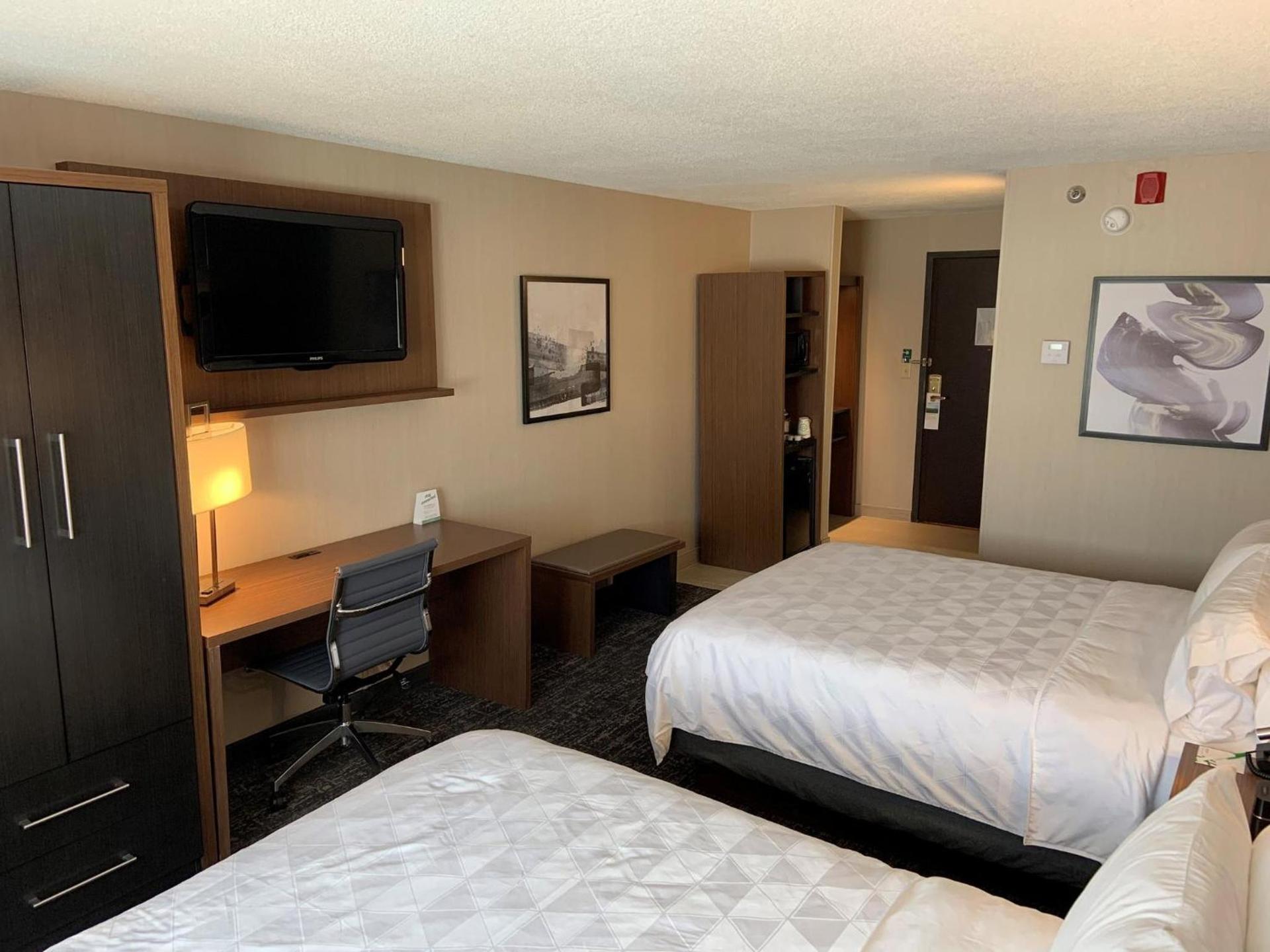 Holiday Inn & Suites Chicago-Carol Stream Wheaton by IHG photo 32
